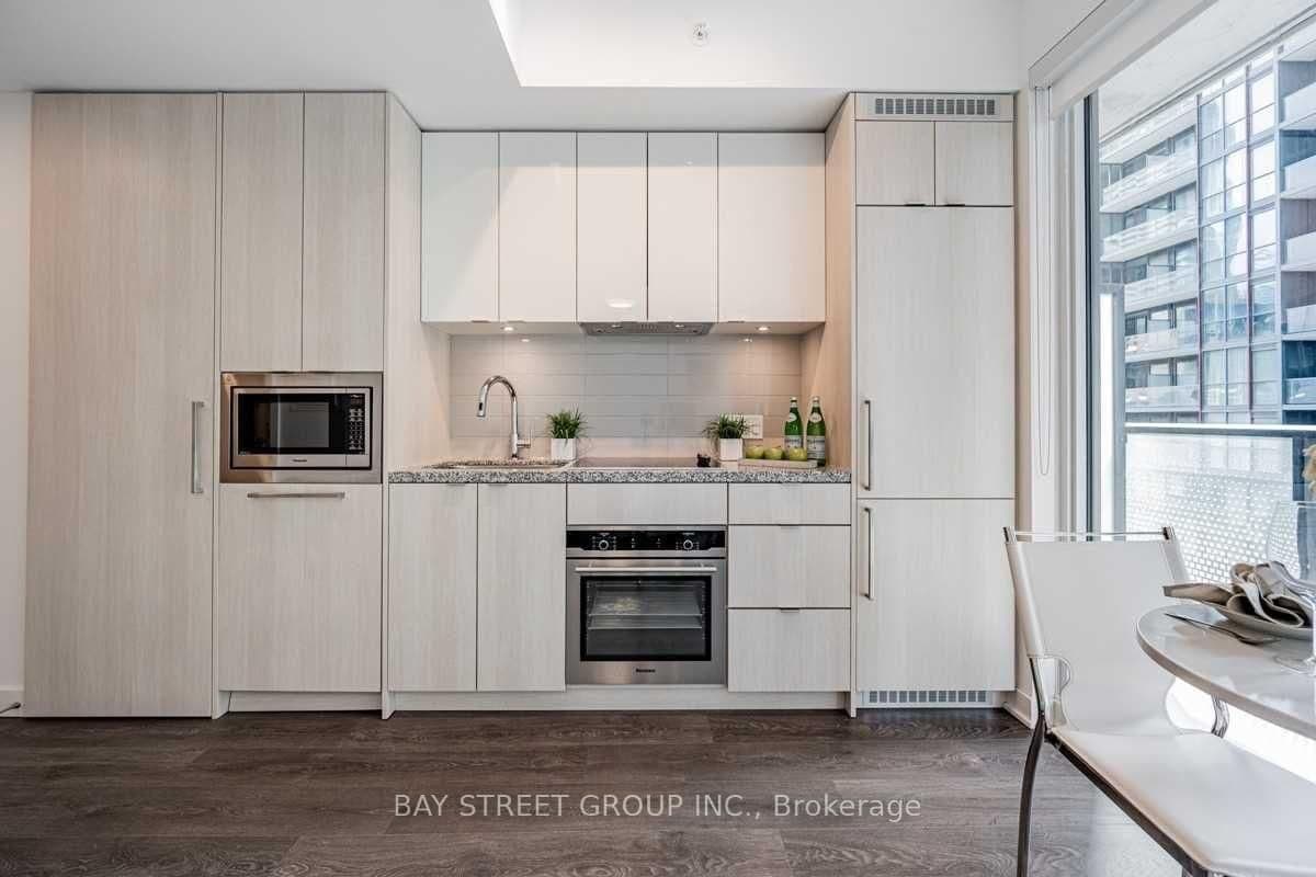 115 Blue Jays Way, Unit 2208 thumbnail 3