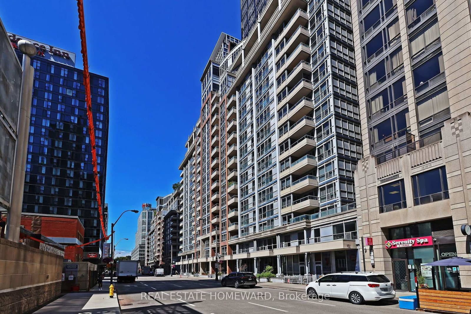 250 Wellington Street W, Unit PH31 thumbnail 2