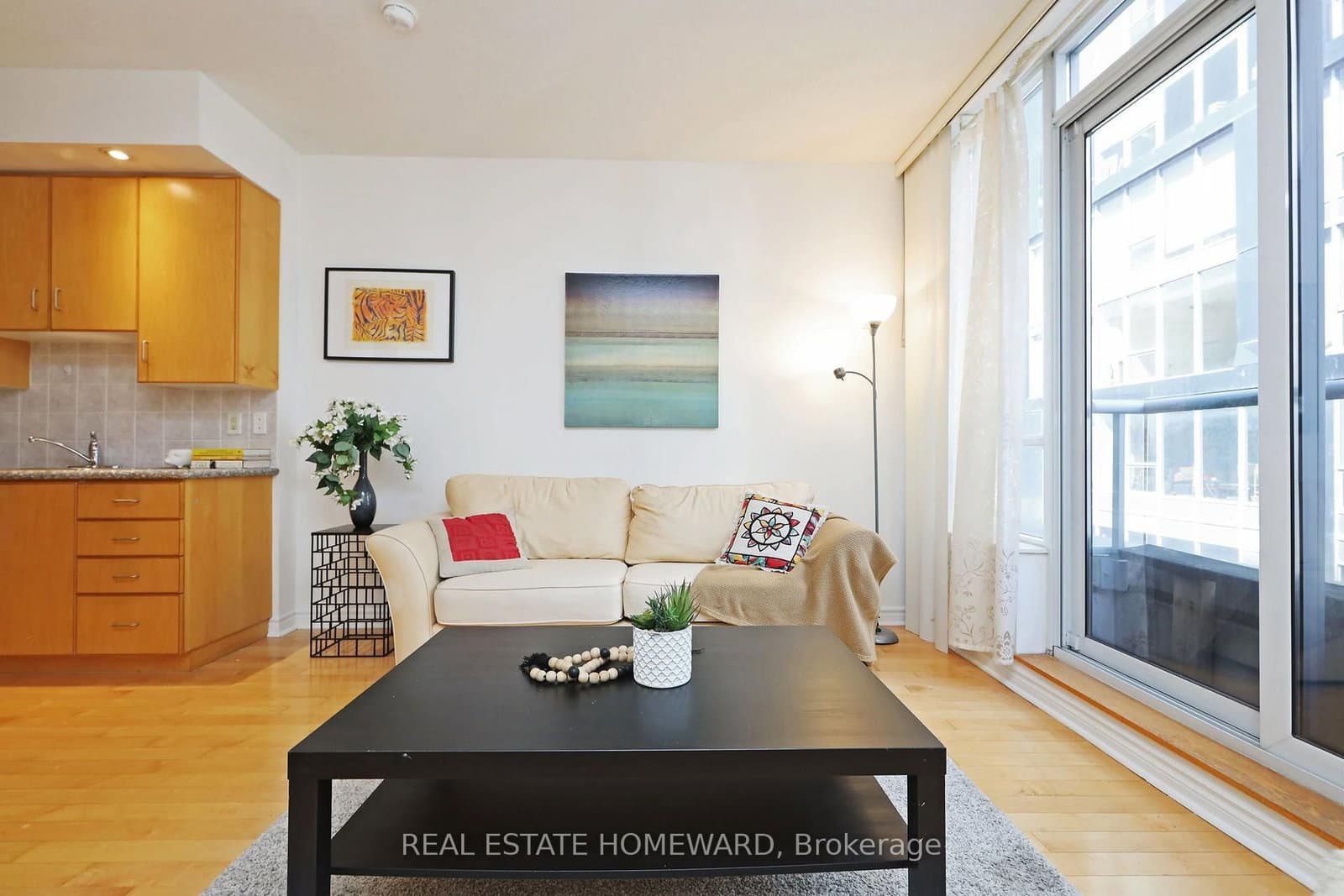 250 Wellington Street W, Unit PH31 thumbnail 3