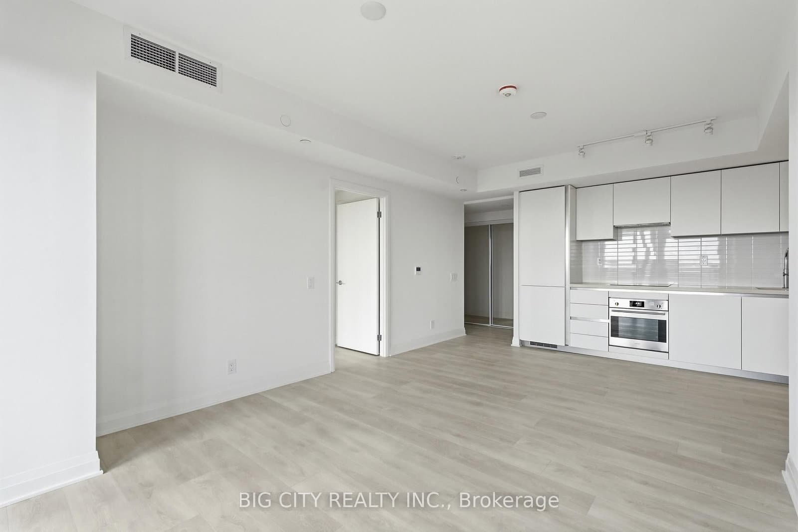 25 Frederick Todd Way, Unit 610 thumbnail 6