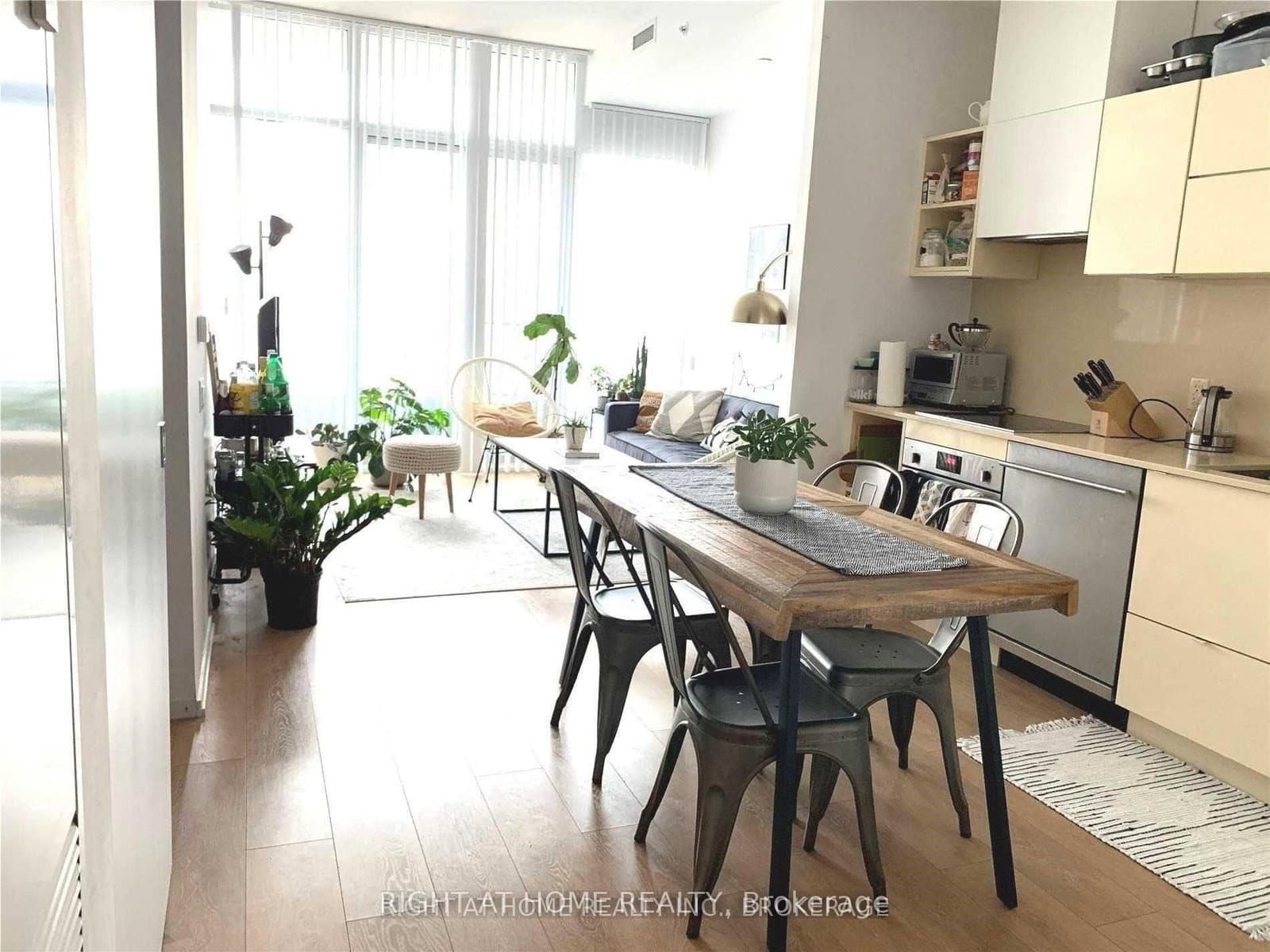 125 Peter Street, Unit 504 thumbnail 3