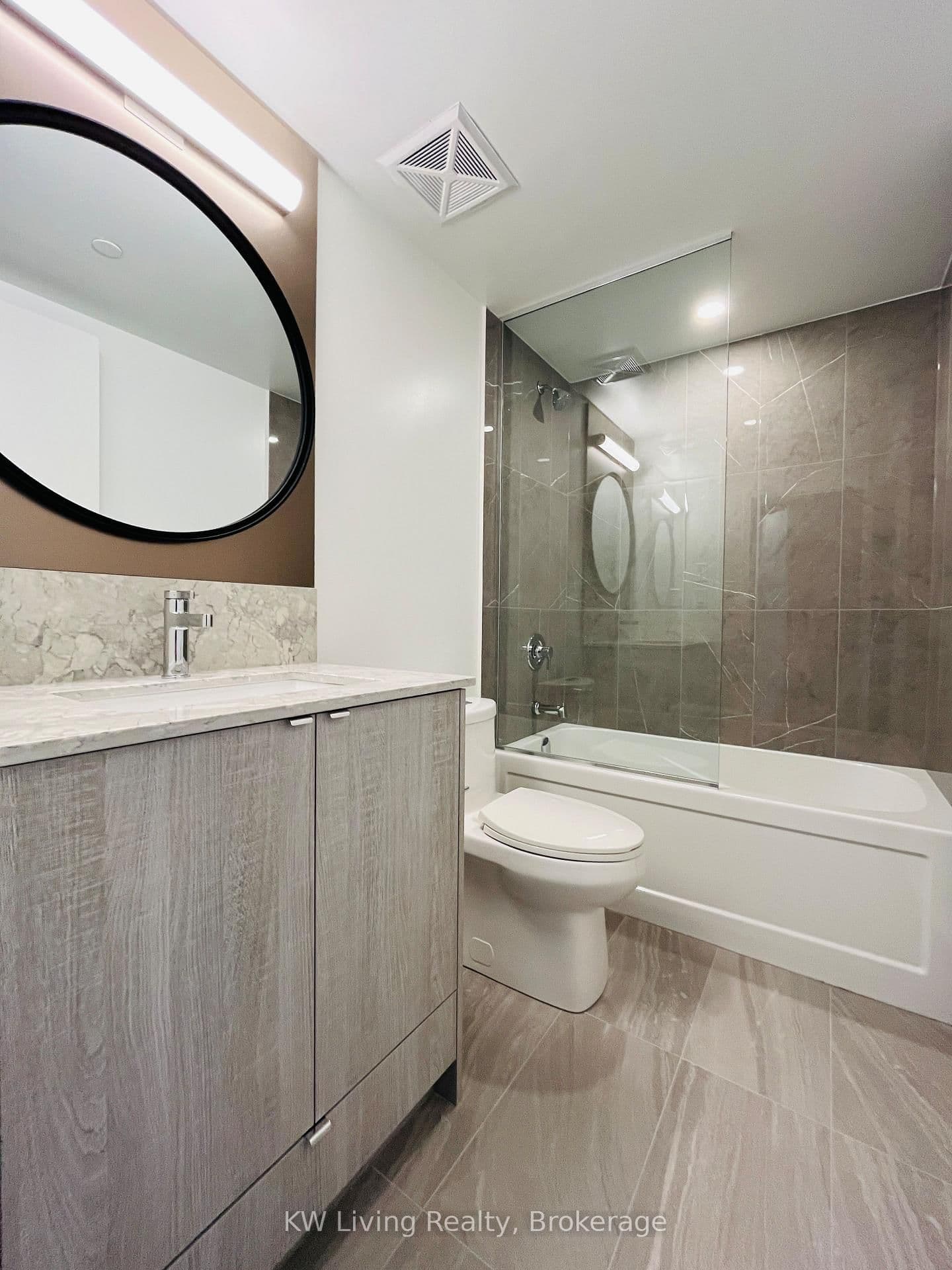771 Yonge Street, Unit 2506 thumbnail 2