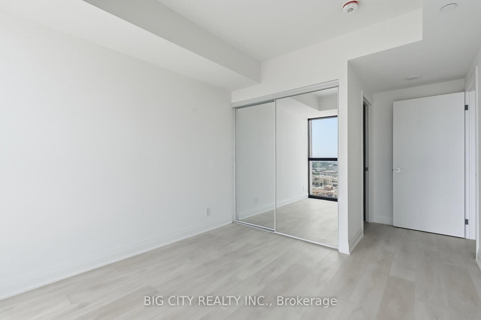 25 Frederick Todd Way, Unit 1501 thumbnail 14
