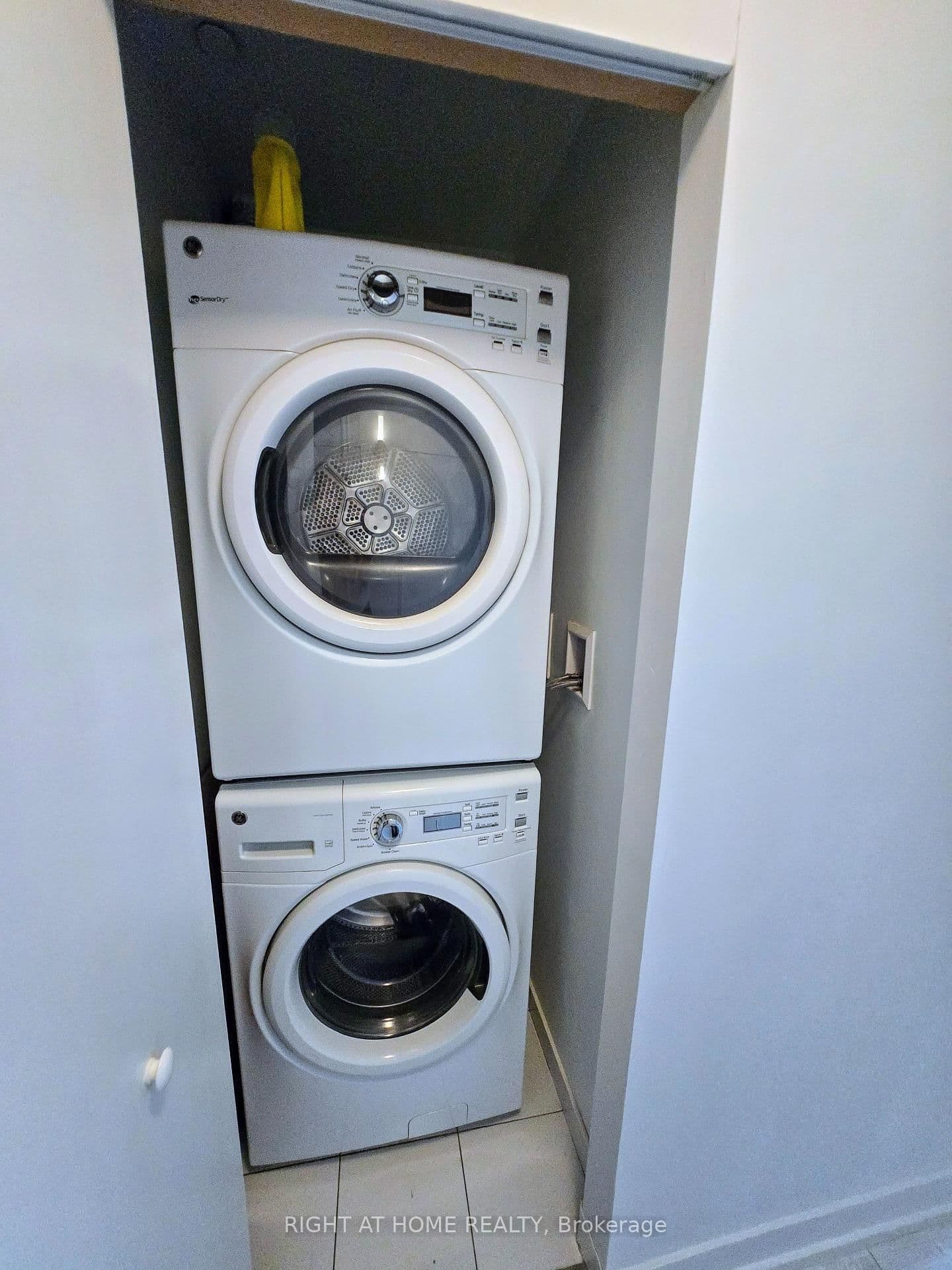 20 BRUYERES Mews, Unit 903 thumbnail 3