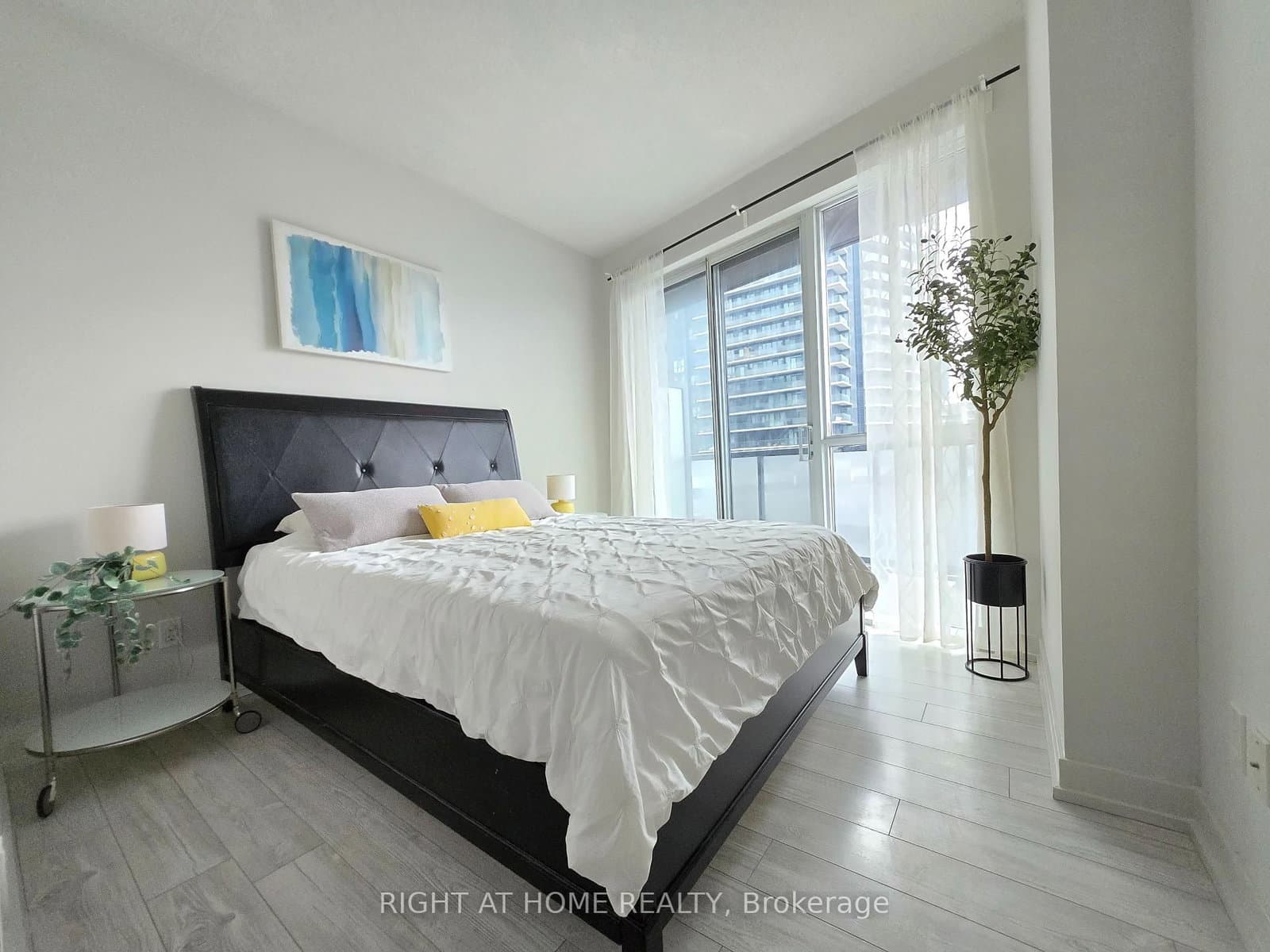 20 BRUYERES Mews, Unit 903 thumbnail 5