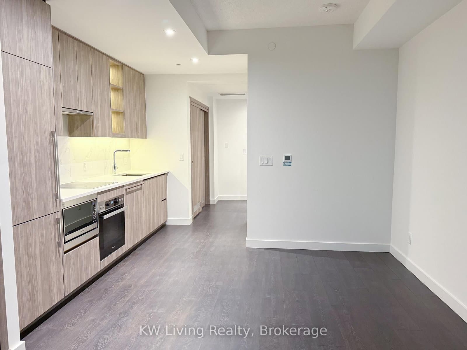 25 McMahon Drive, Unit 805 thumbnail 2