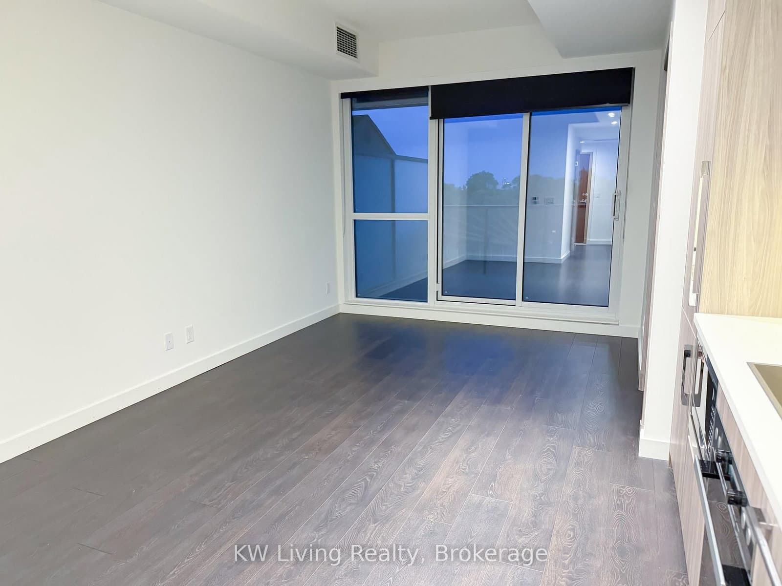 25 McMahon Drive, Unit 805 thumbnail 3