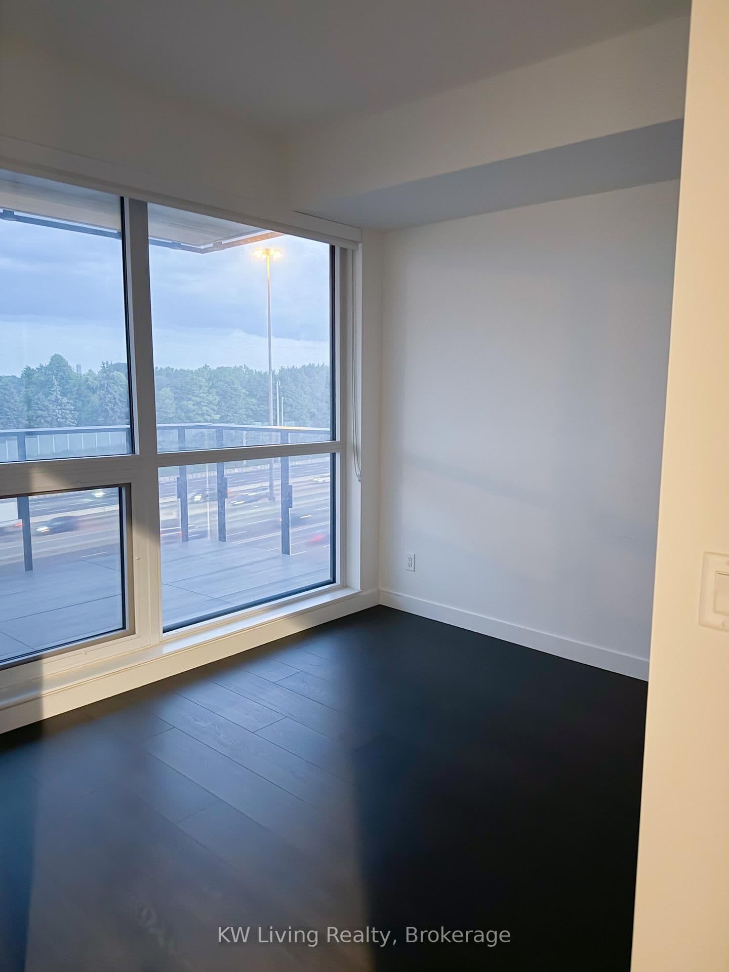 25 McMahon Drive, Unit 805 thumbnail 4