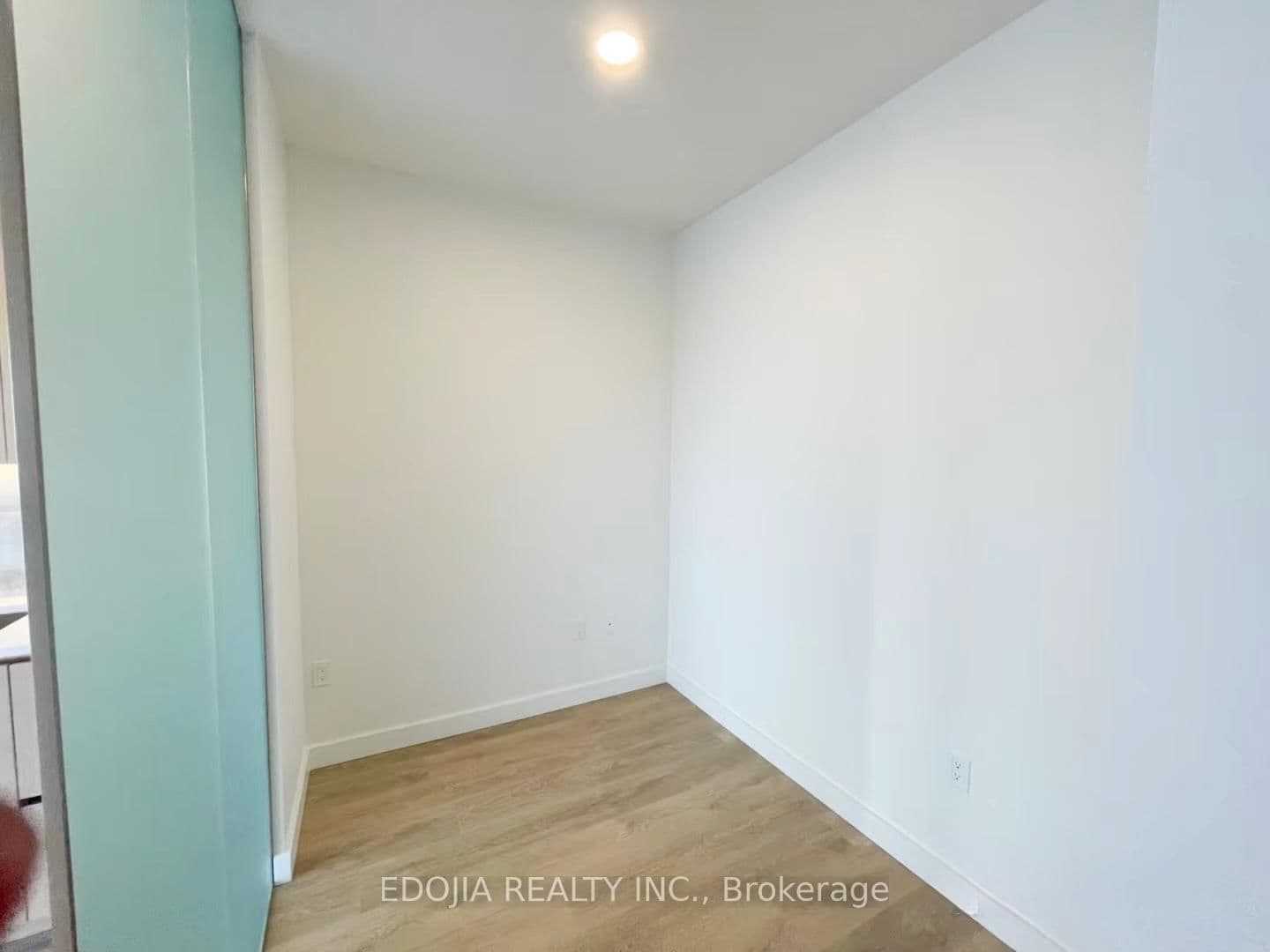 85 McMahon Drive, Unit 2207 thumbnail 4