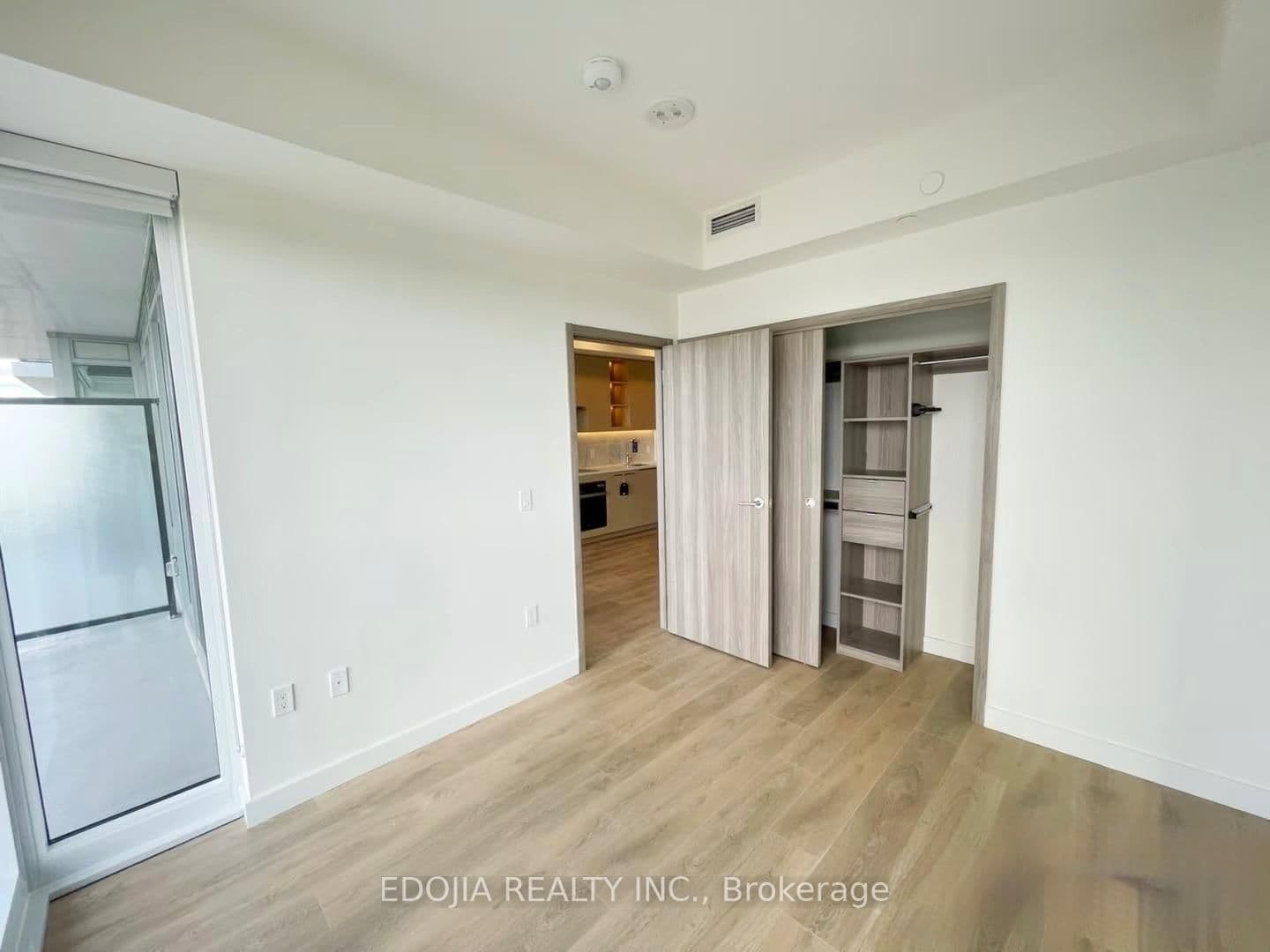 85 McMahon Drive, Unit 2207 thumbnail 5