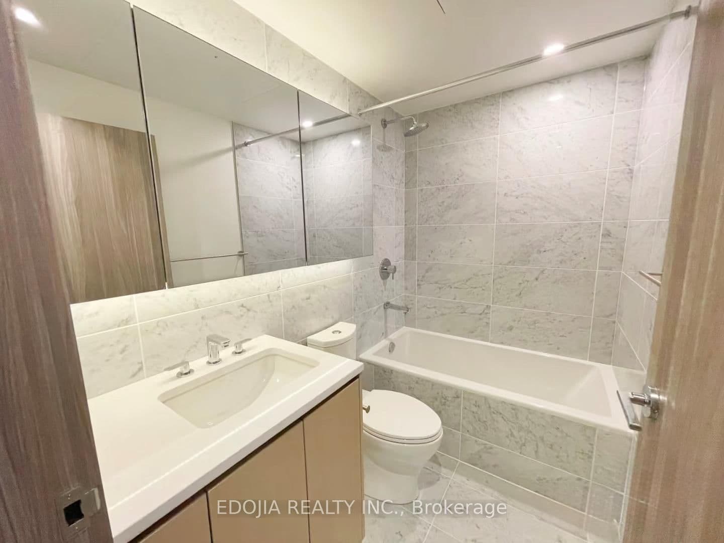 85 McMahon Drive, Unit 2207 thumbnail 7
