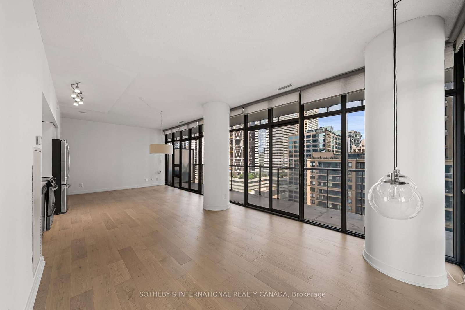 33 Charles Street E, Unit 1611 thumbnail 10
