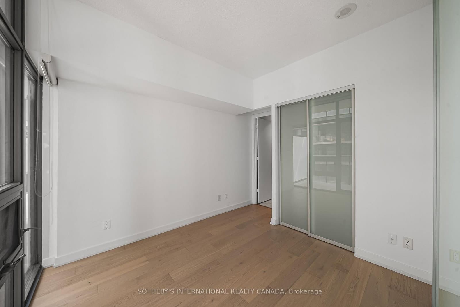 33 Charles Street E, Unit 1611 thumbnail 13