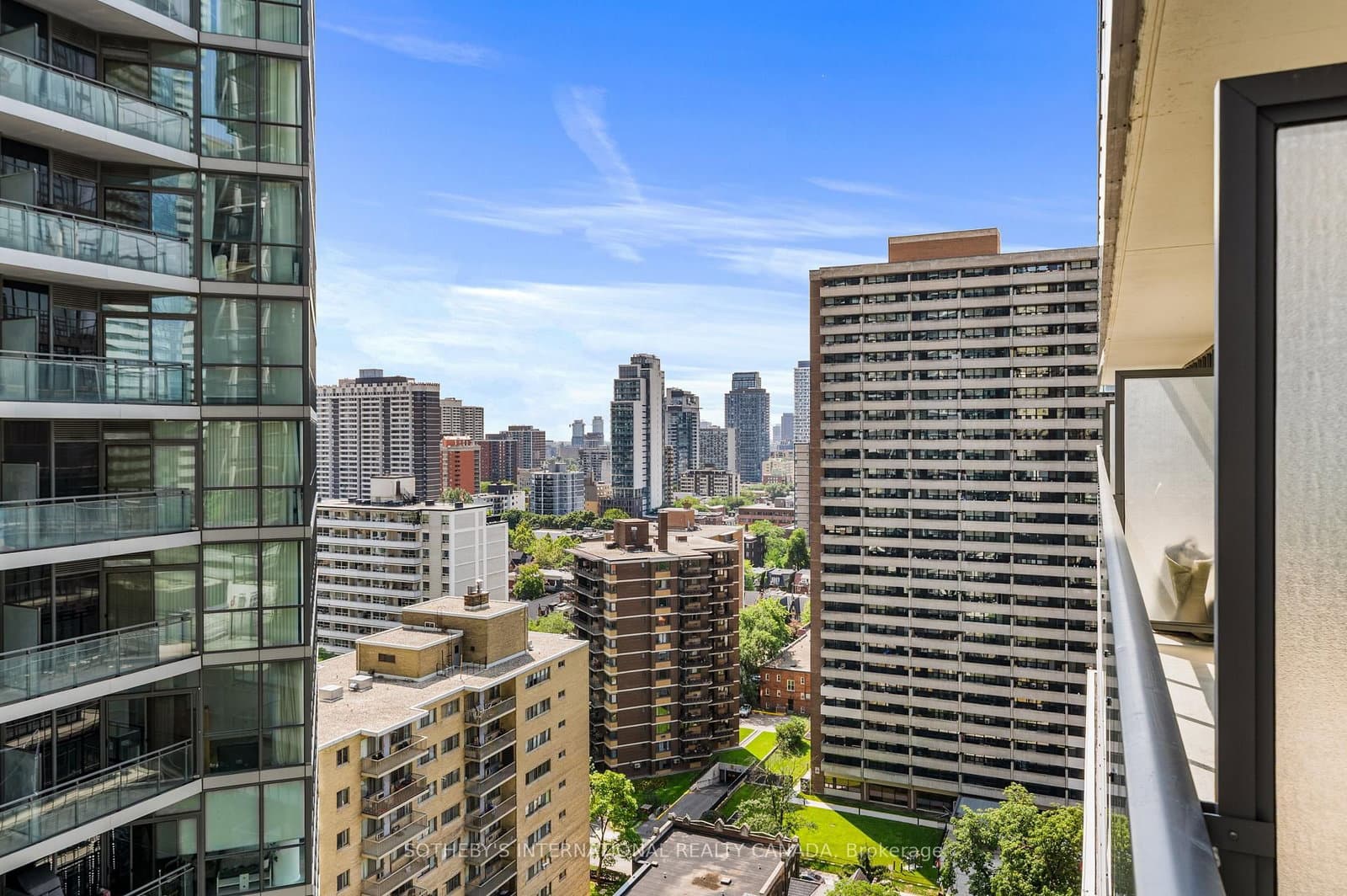 33 Charles Street E, Unit 1611 thumbnail 23