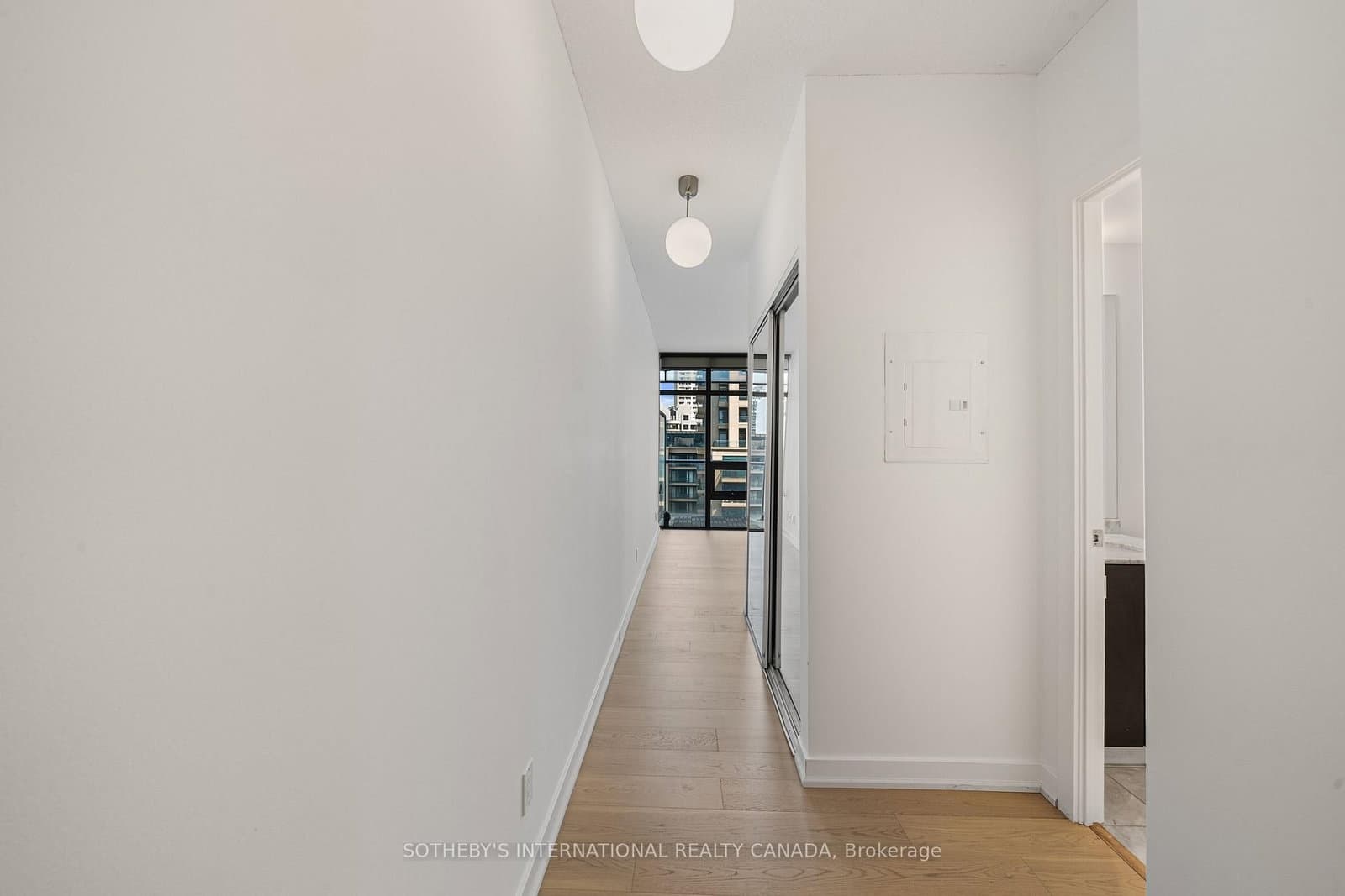 33 Charles Street E, Unit 1611 thumbnail 25