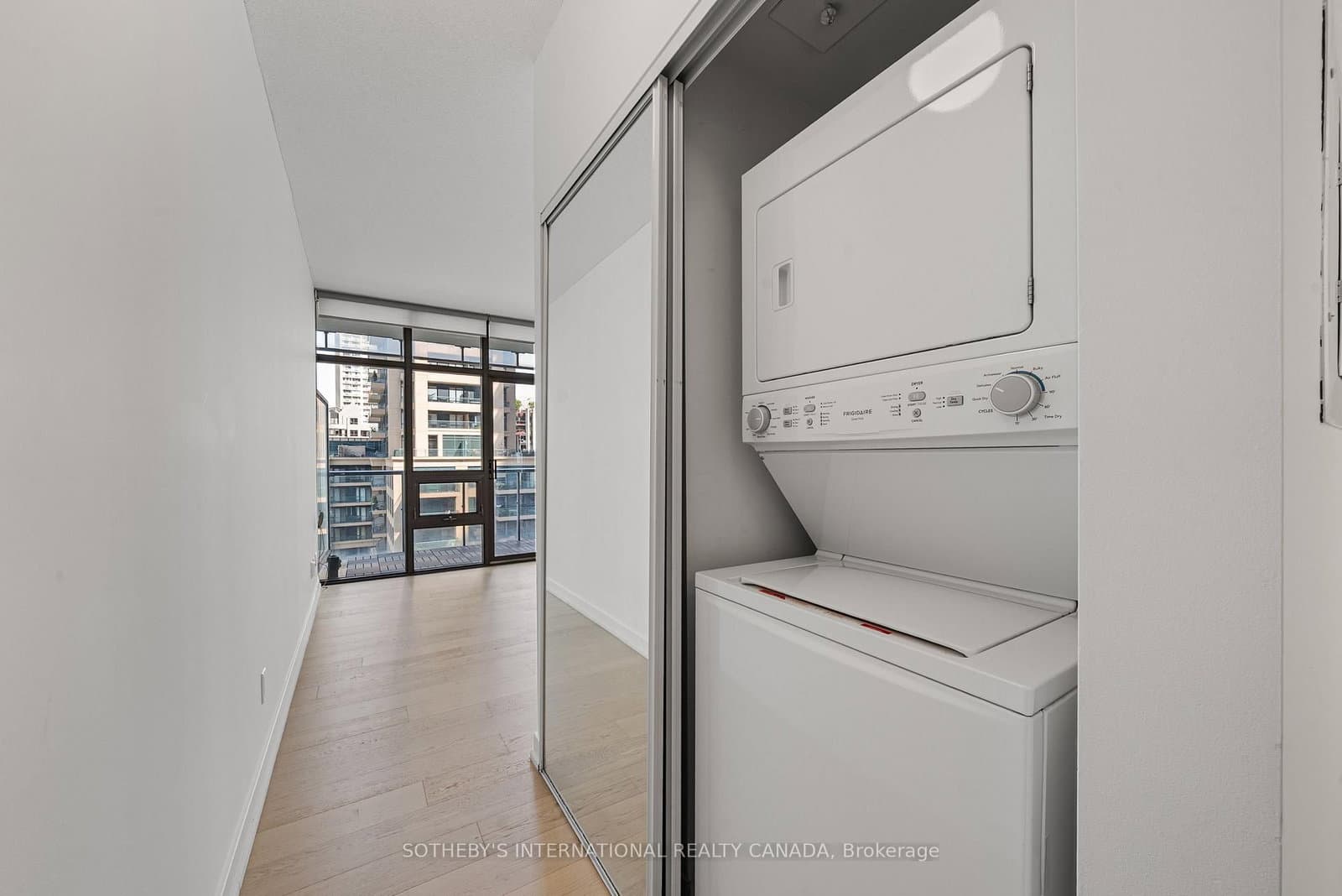33 Charles Street E, Unit 1611 thumbnail 26