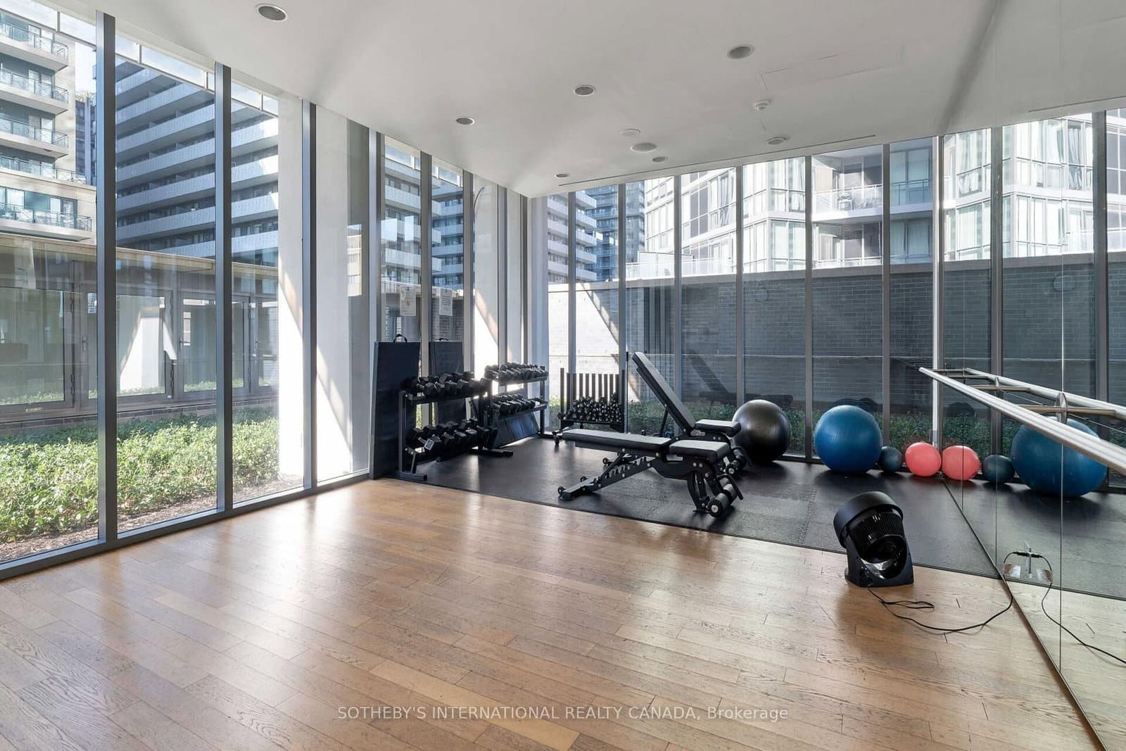 33 Charles Street E, Unit 1611 thumbnail 29
