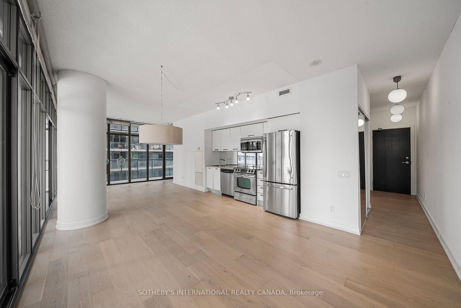 33 Charles Street E, Unit 1611 thumbnail 4