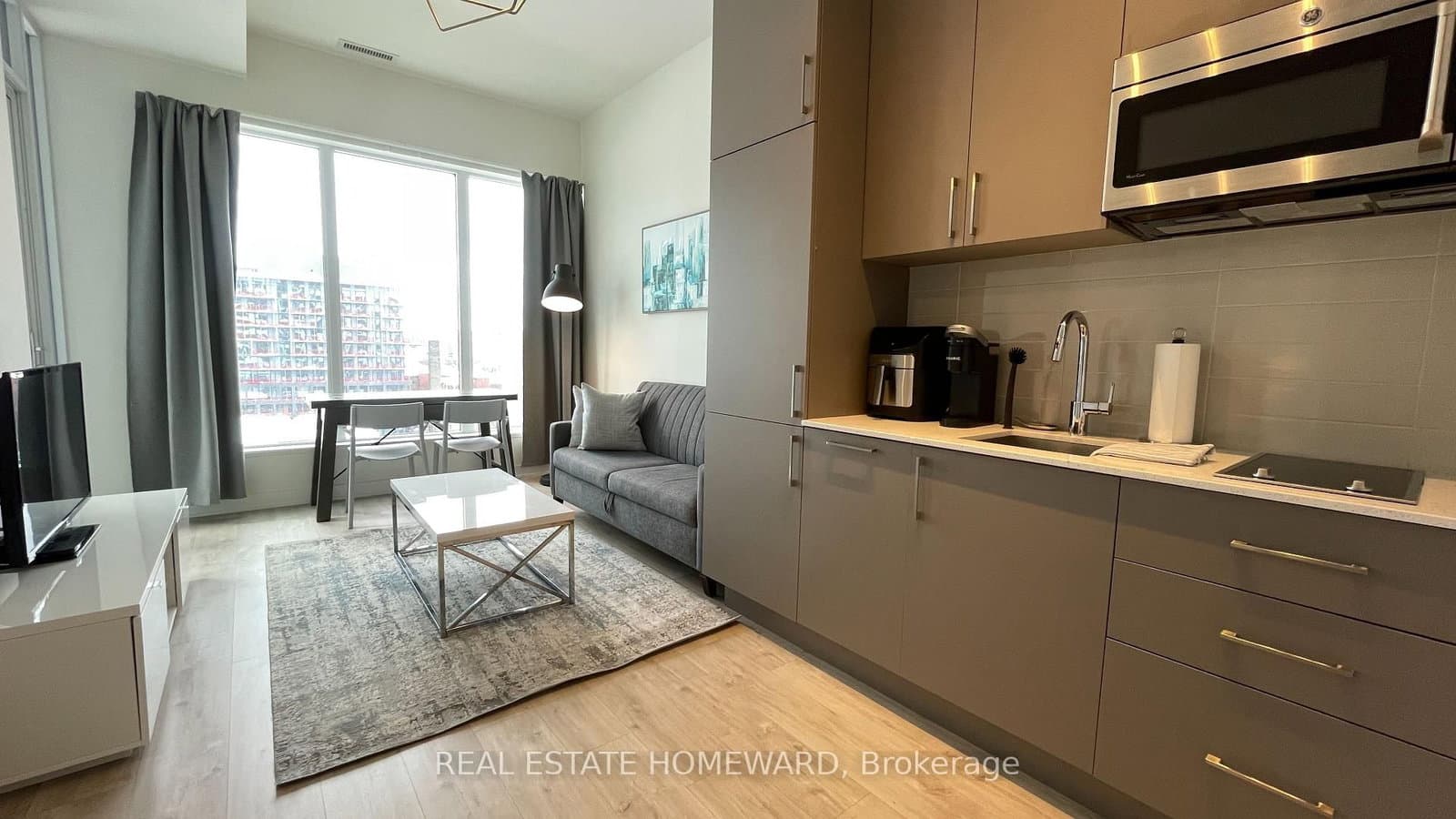 27 Bathurst Street, Unit 813W