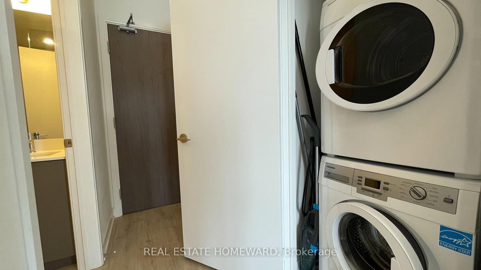 27 Bathurst Street, Unit 813W thumbnail 3
