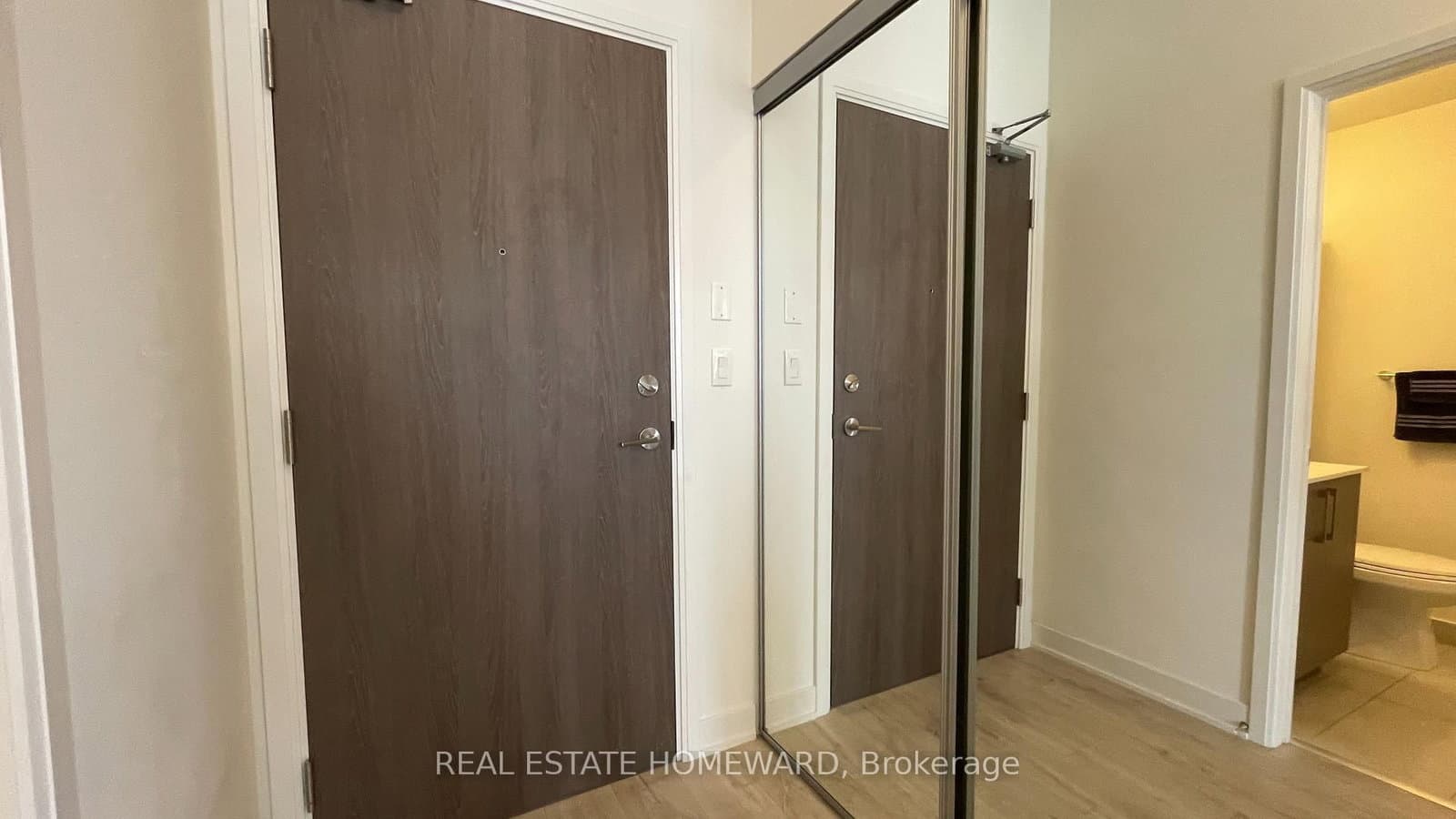 27 Bathurst Street, Unit 813W thumbnail 4
