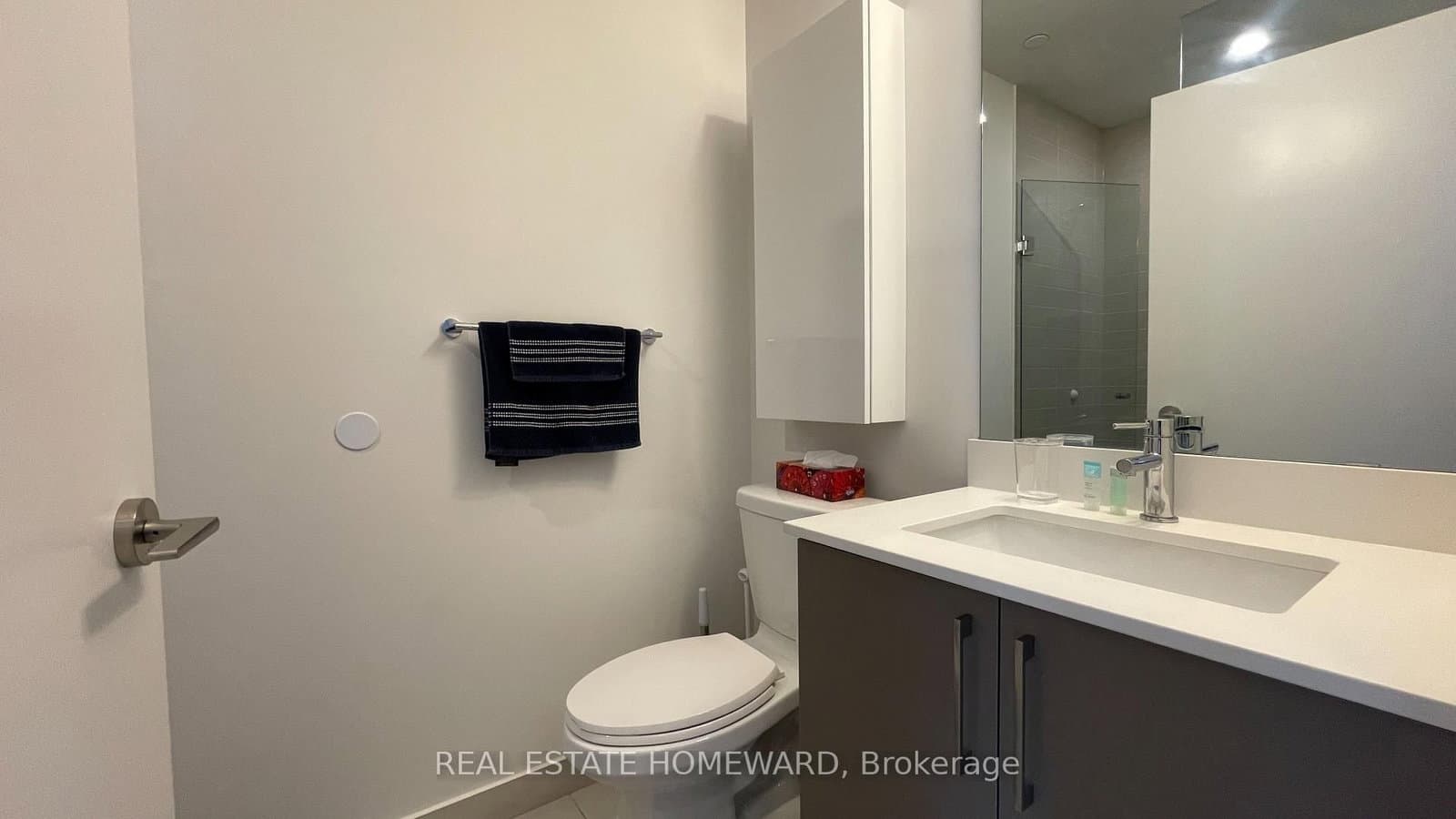 27 Bathurst Street, Unit 813W thumbnail 8