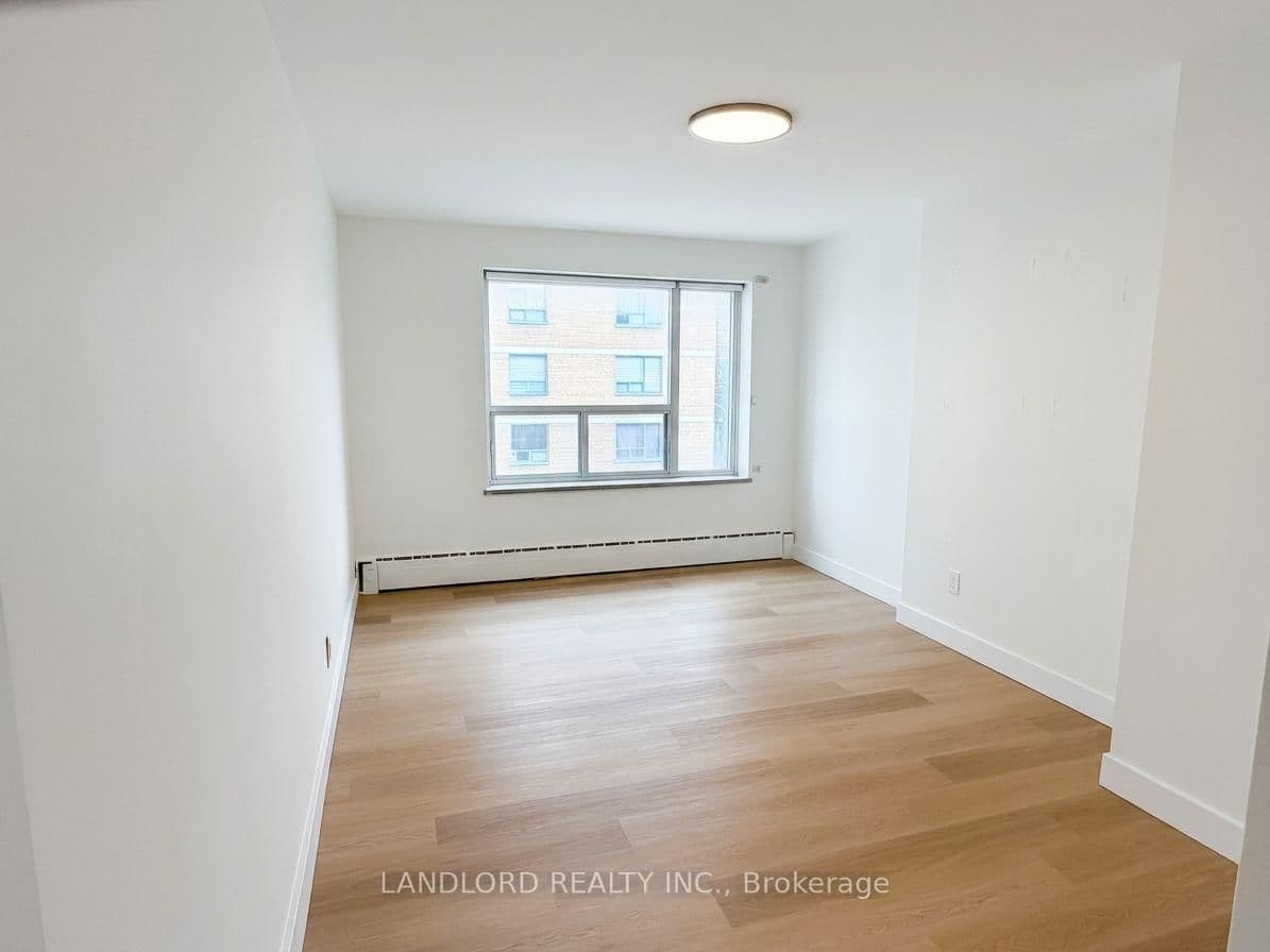 420 Eglinton Avenue E, Unit 402 thumbnail 11