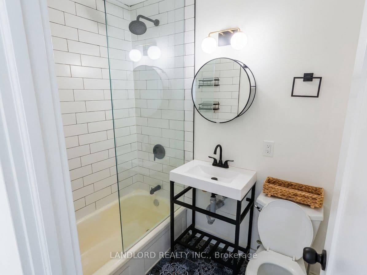 420 Eglinton Avenue E, Unit 402 thumbnail 12