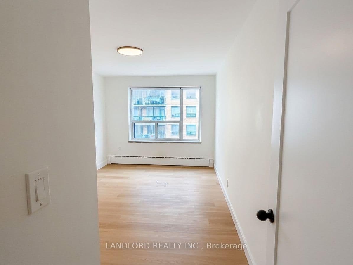 420 Eglinton Avenue E, Unit 402 thumbnail 14