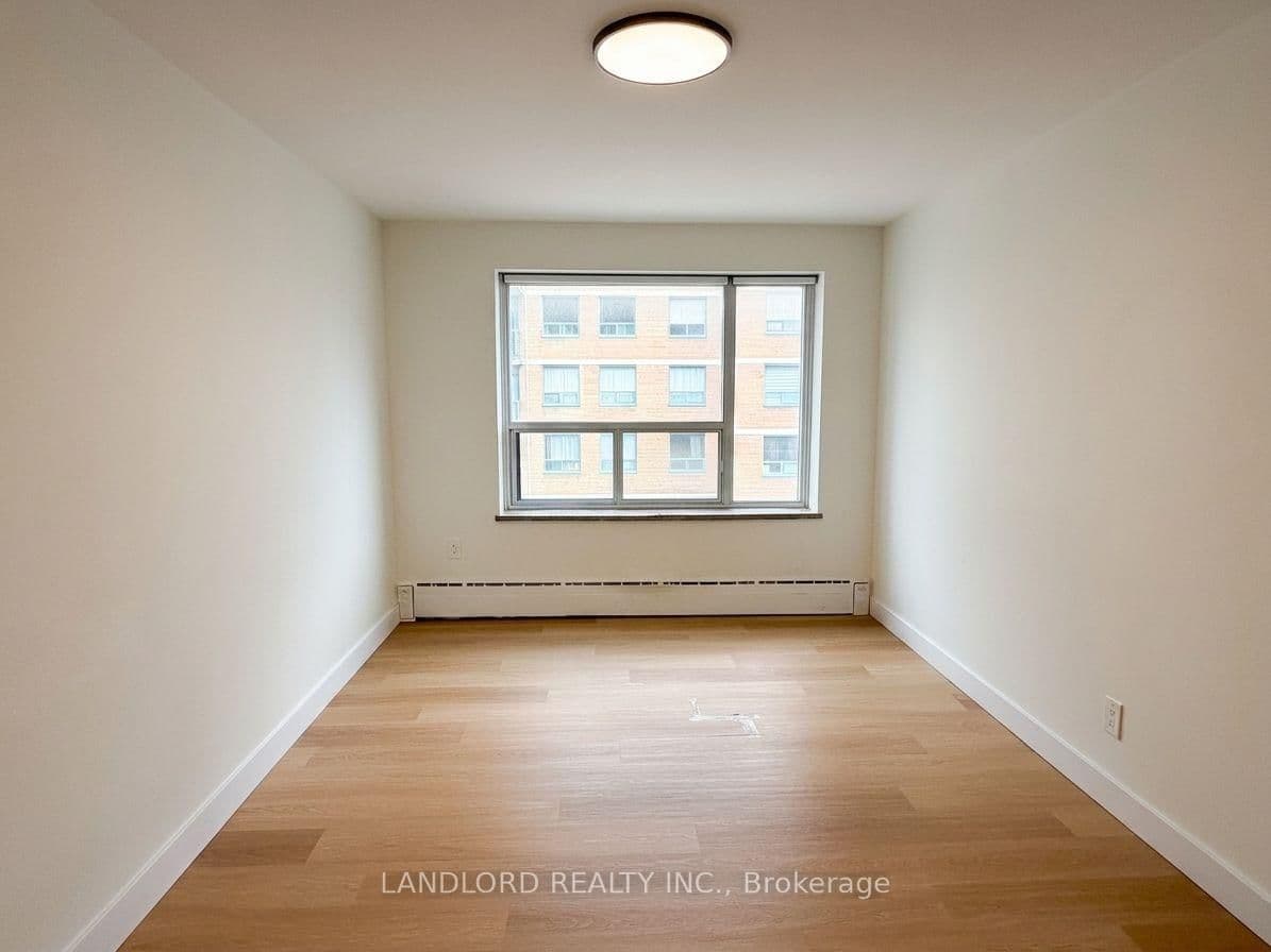 420 Eglinton Avenue E, Unit 402 thumbnail 15