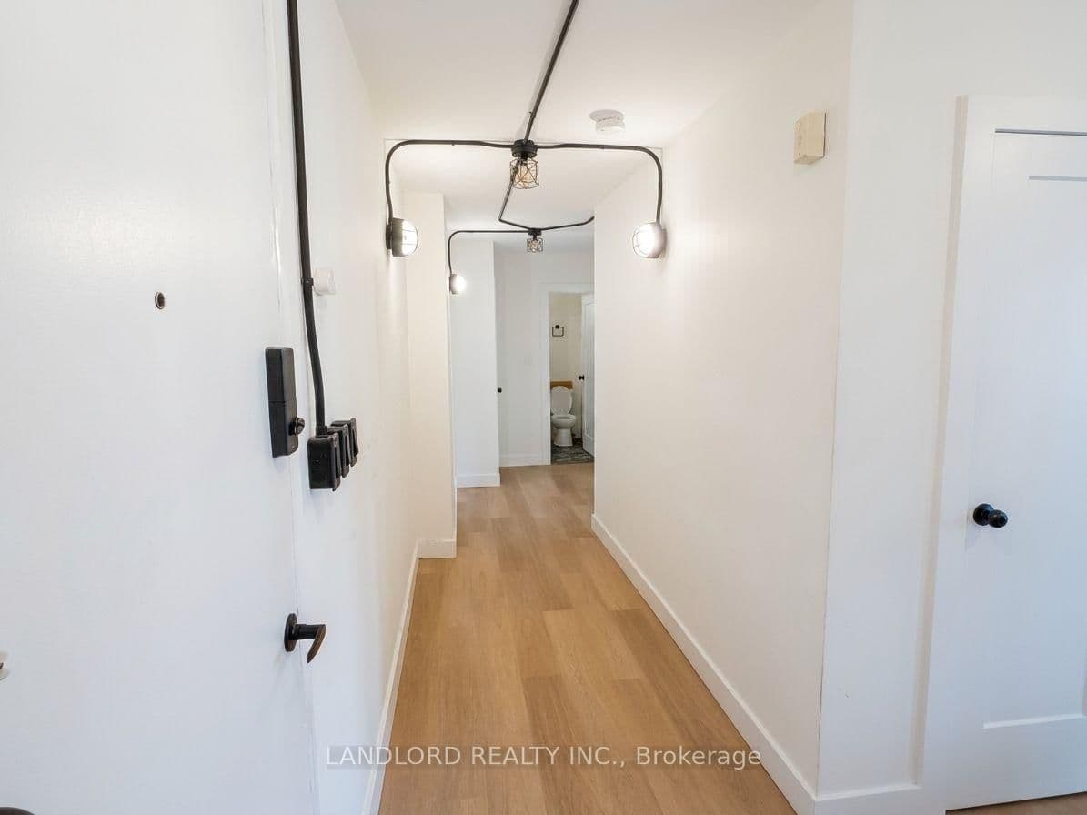 420 Eglinton Avenue E, Unit 402 thumbnail 17