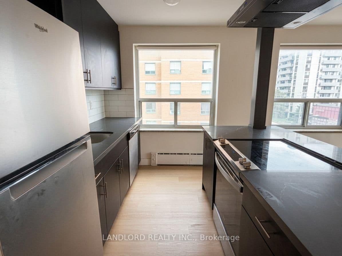 420 Eglinton Avenue E, Unit 402 thumbnail 3