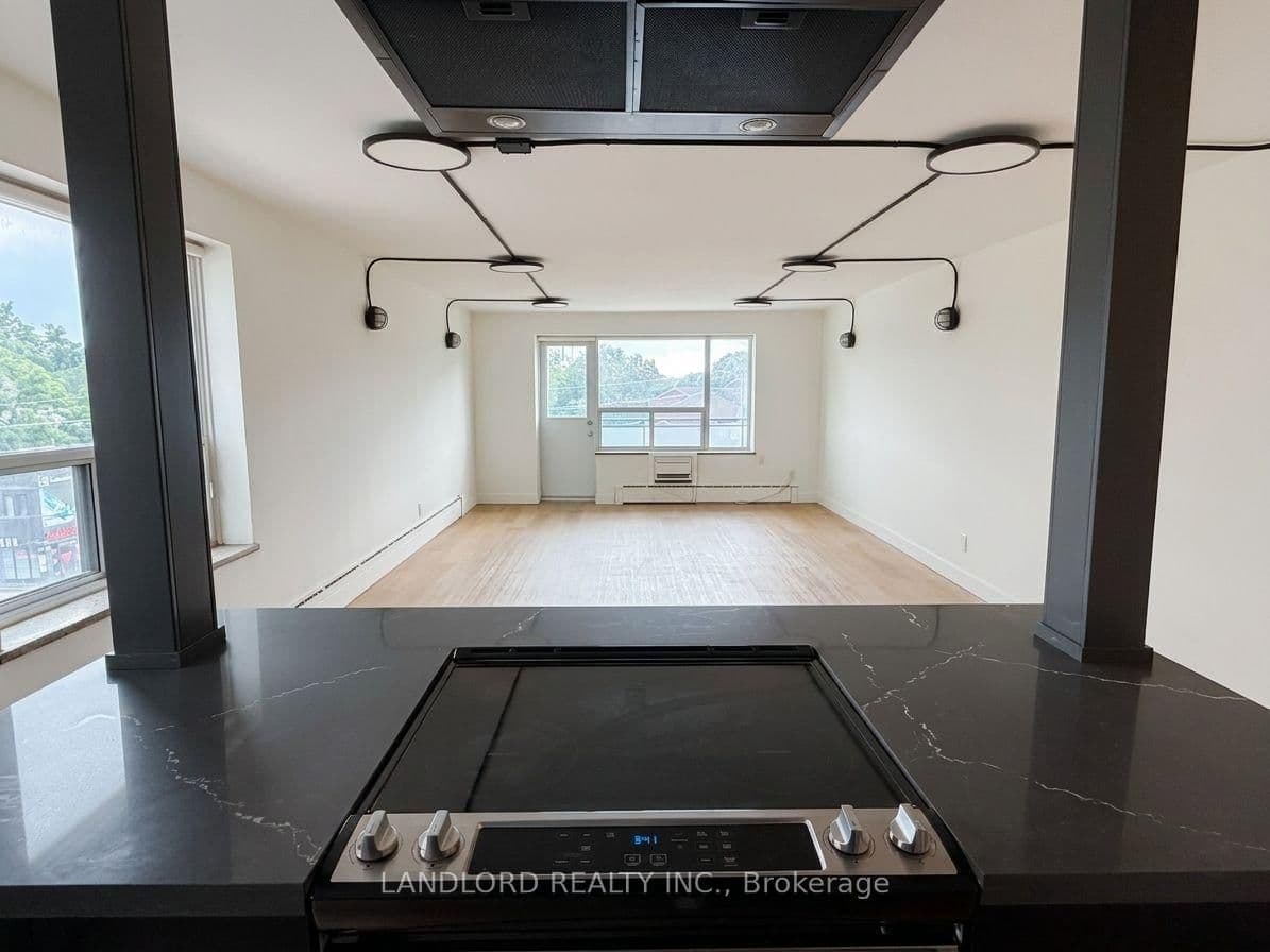420 Eglinton Avenue E, Unit 402 thumbnail 4