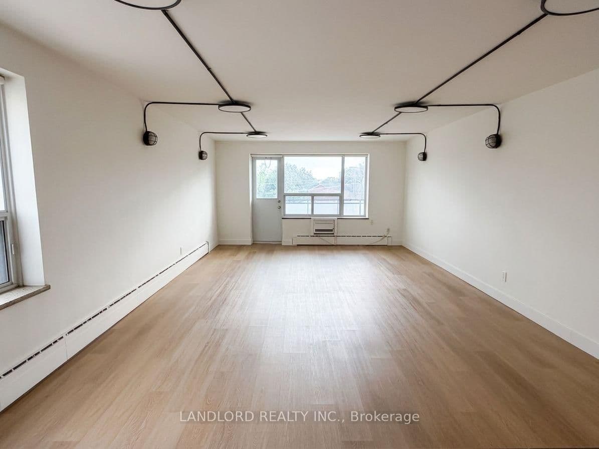 420 Eglinton Avenue E, Unit 402 thumbnail 5
