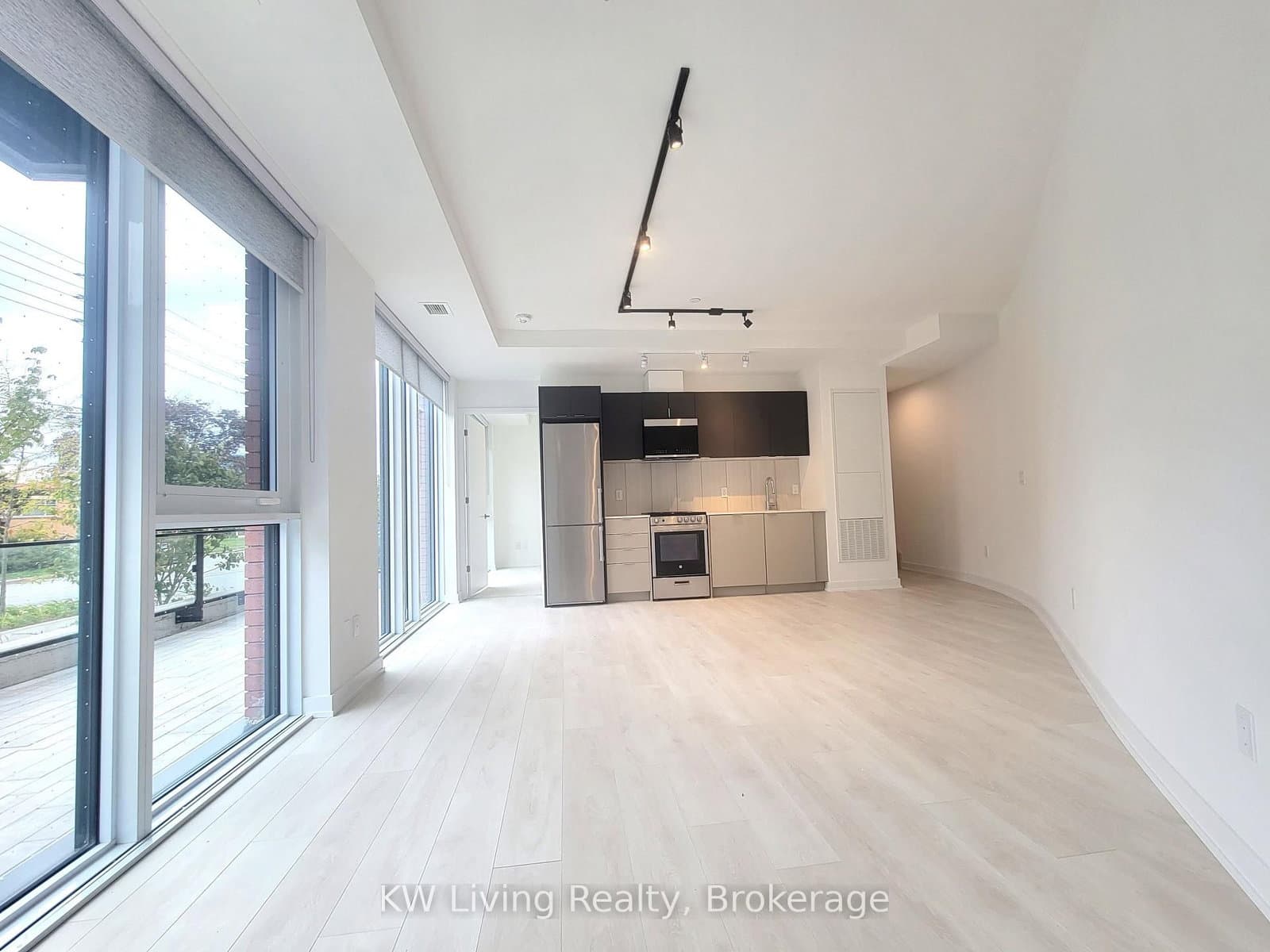 8 Tippett Road, Unit 101 thumbnail 2