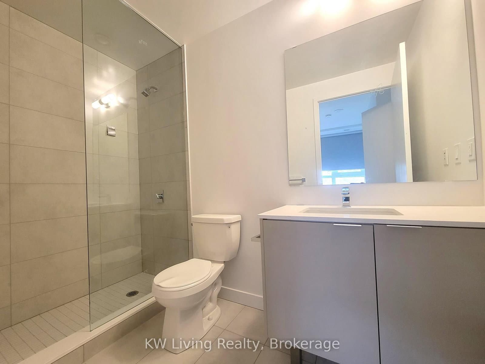 8 Tippett Road, Unit 101 thumbnail 6