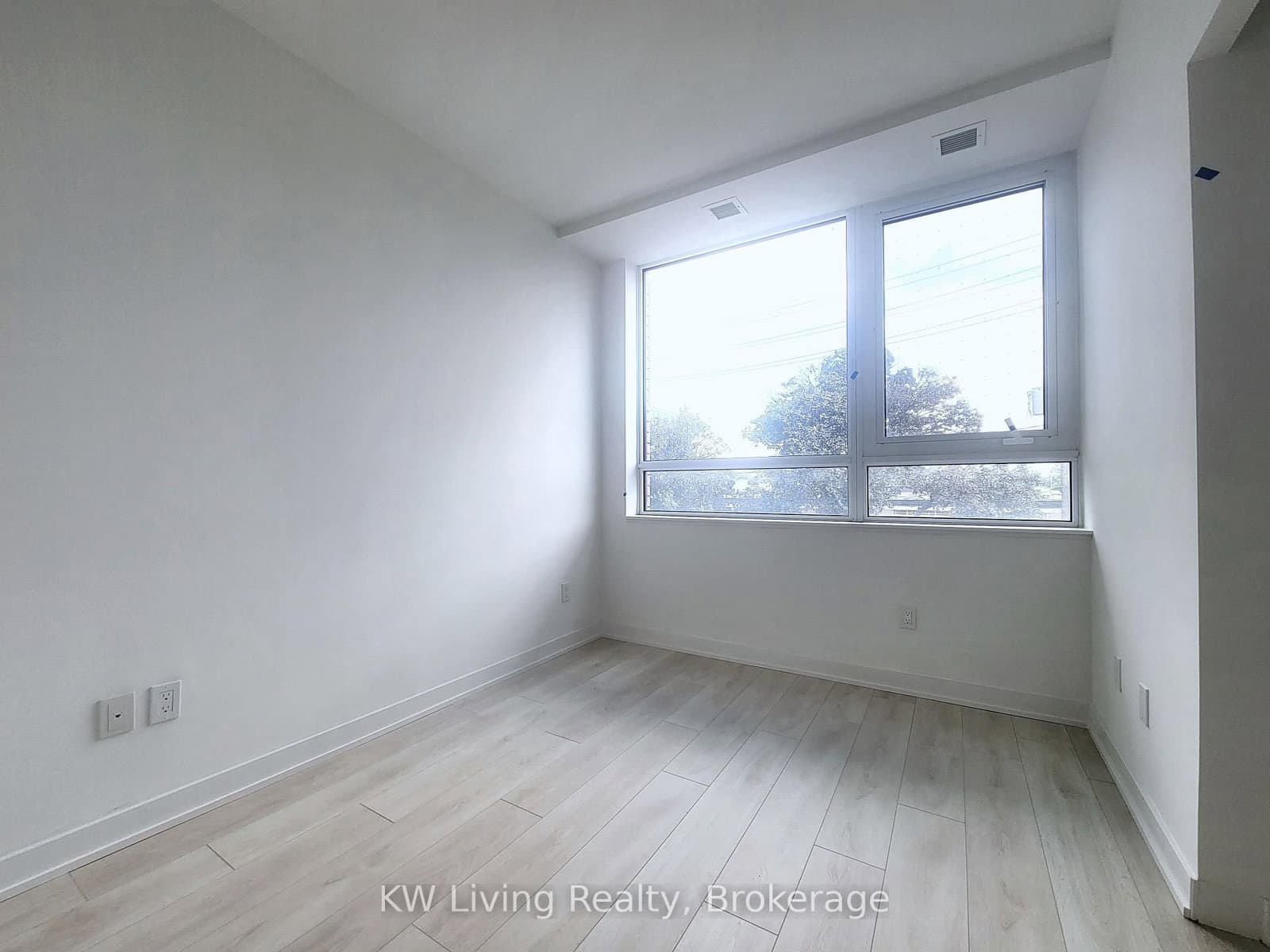 8 Tippett Road, Unit 101 thumbnail 7