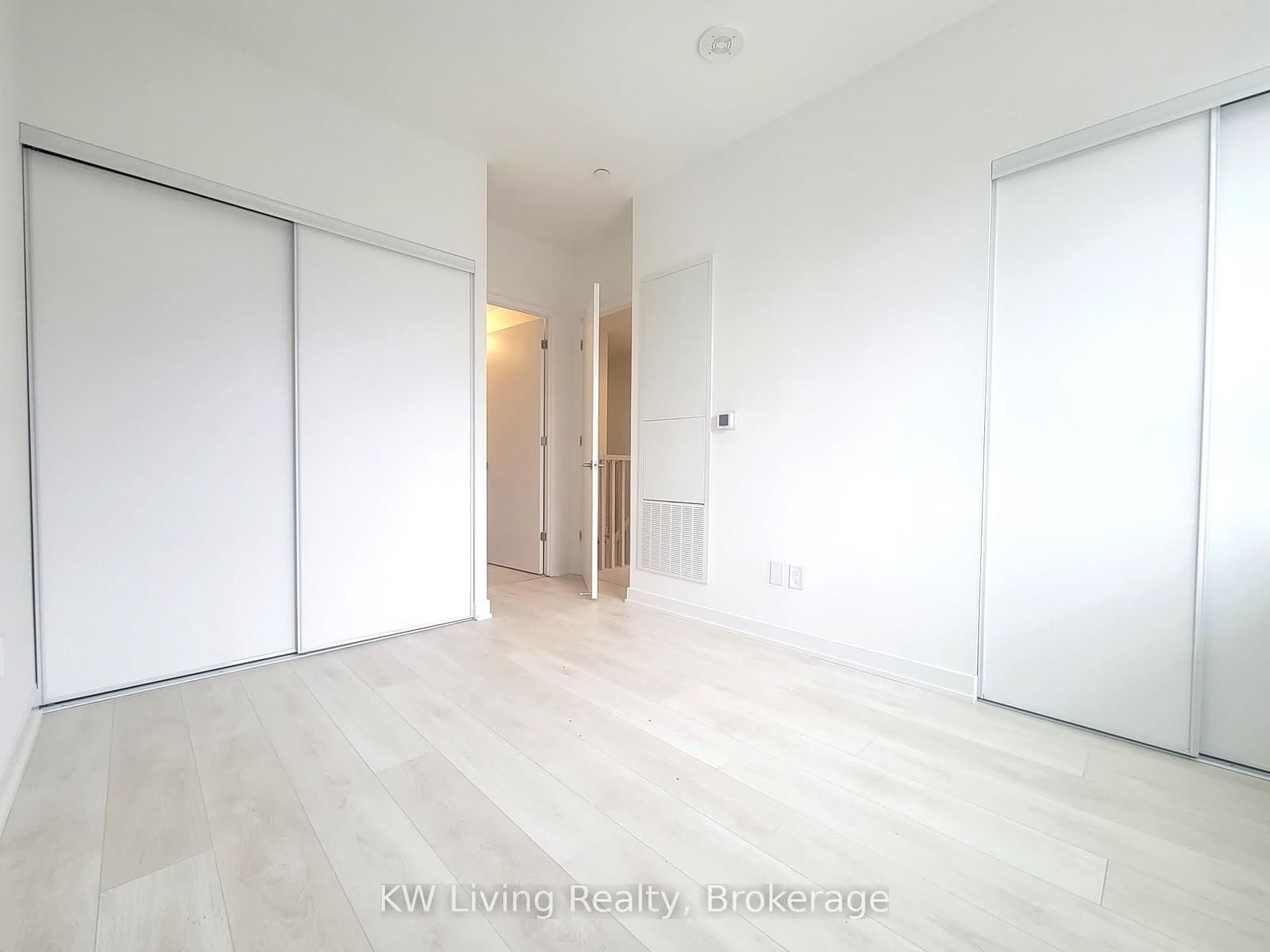 8 Tippett Road, Unit 101 thumbnail 9