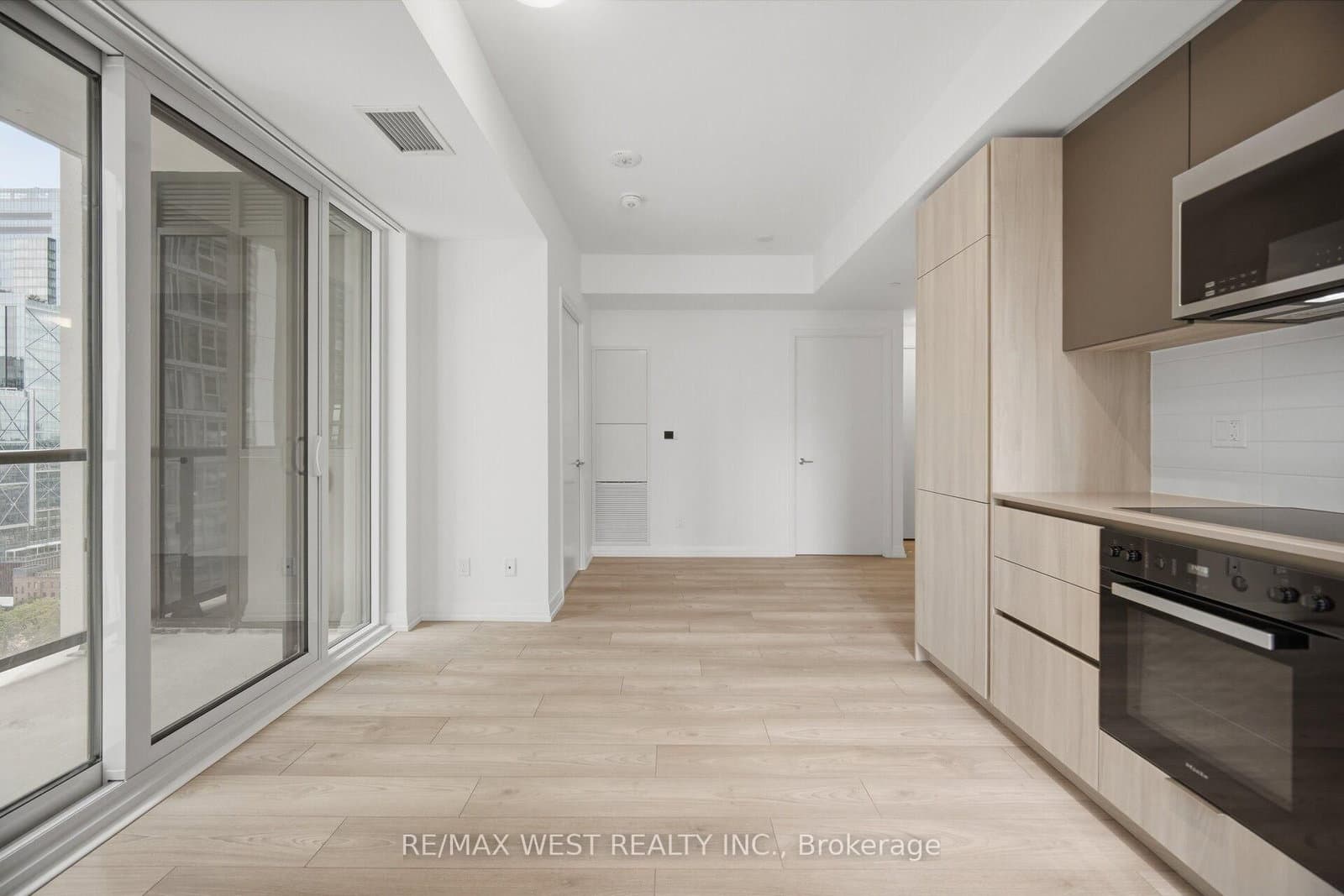 400 King Street W, Unit 2208 thumbnail 13