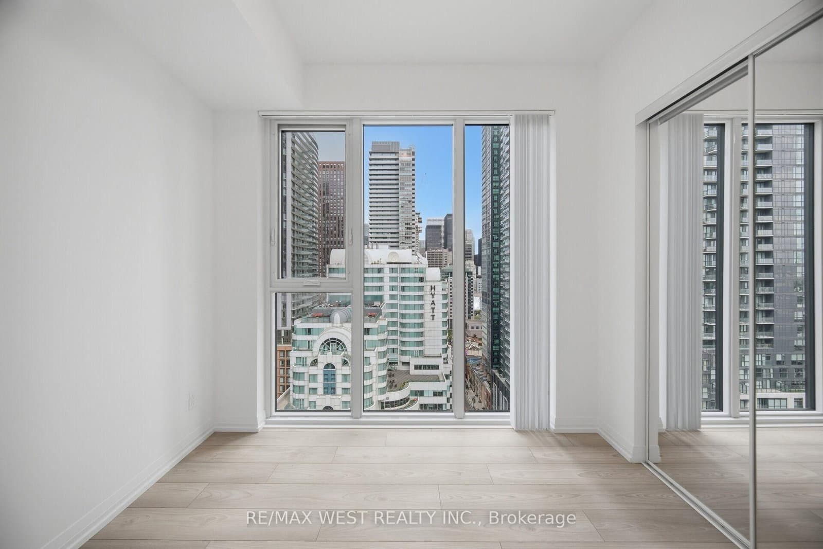 400 King Street W, Unit 2208 thumbnail 15