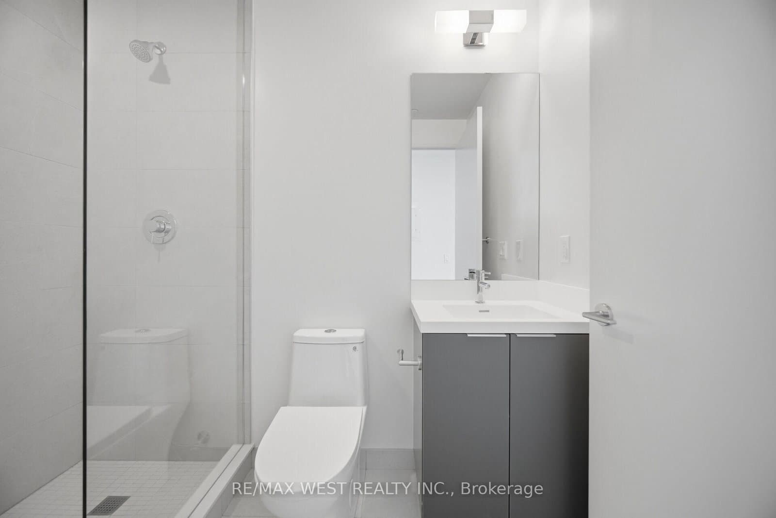 400 King Street W, Unit 2208 thumbnail 17