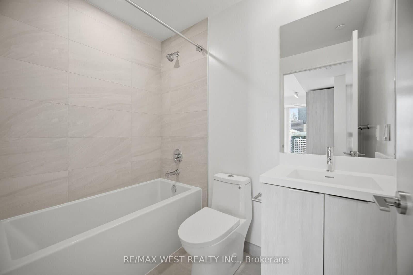 400 King Street W, Unit 2208 thumbnail 20