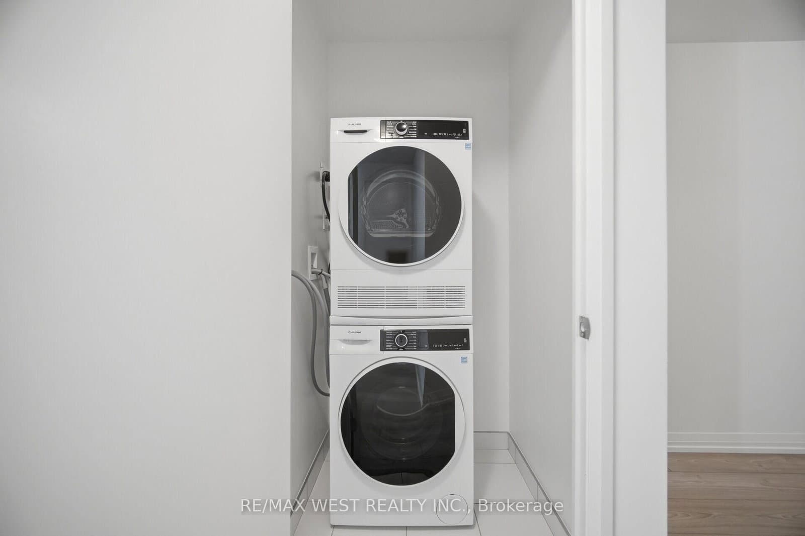 400 King Street W, Unit 2208 thumbnail 21