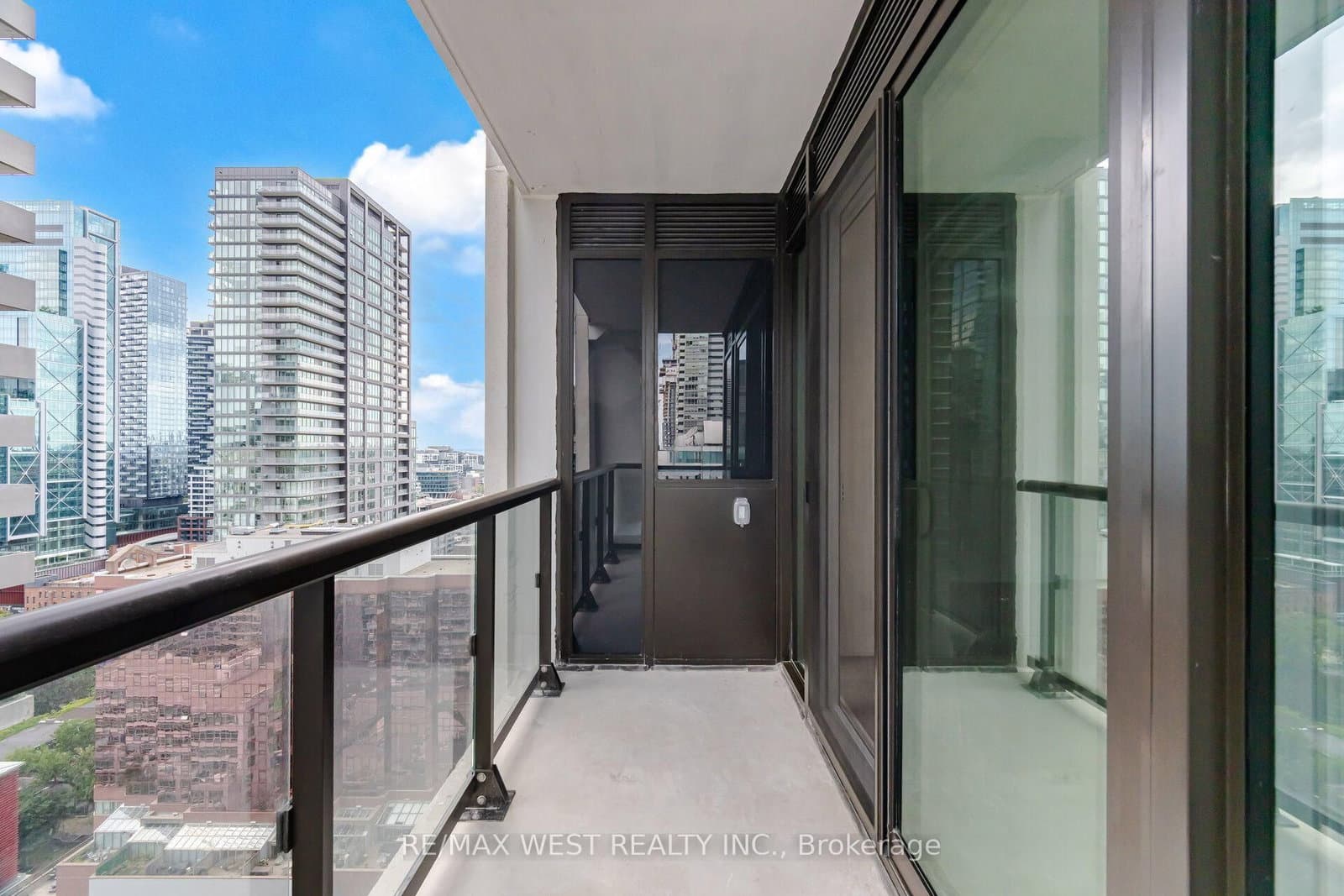 400 King Street W, Unit 2208 thumbnail 23