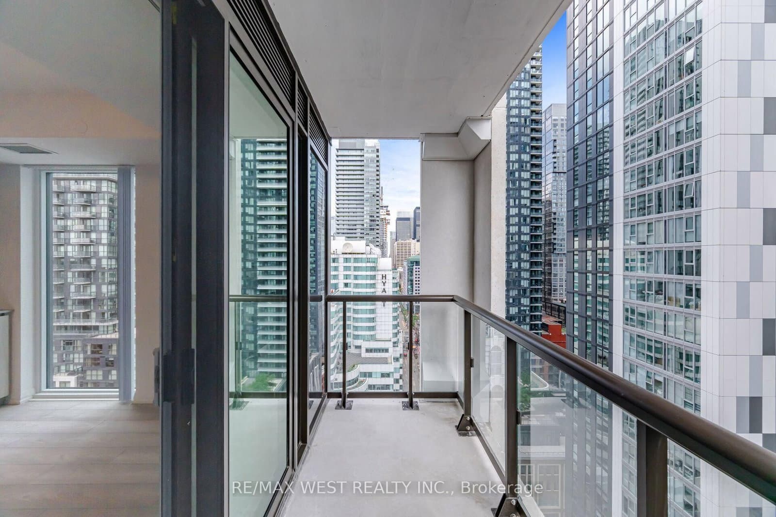 400 King Street W, Unit 2208 thumbnail 24