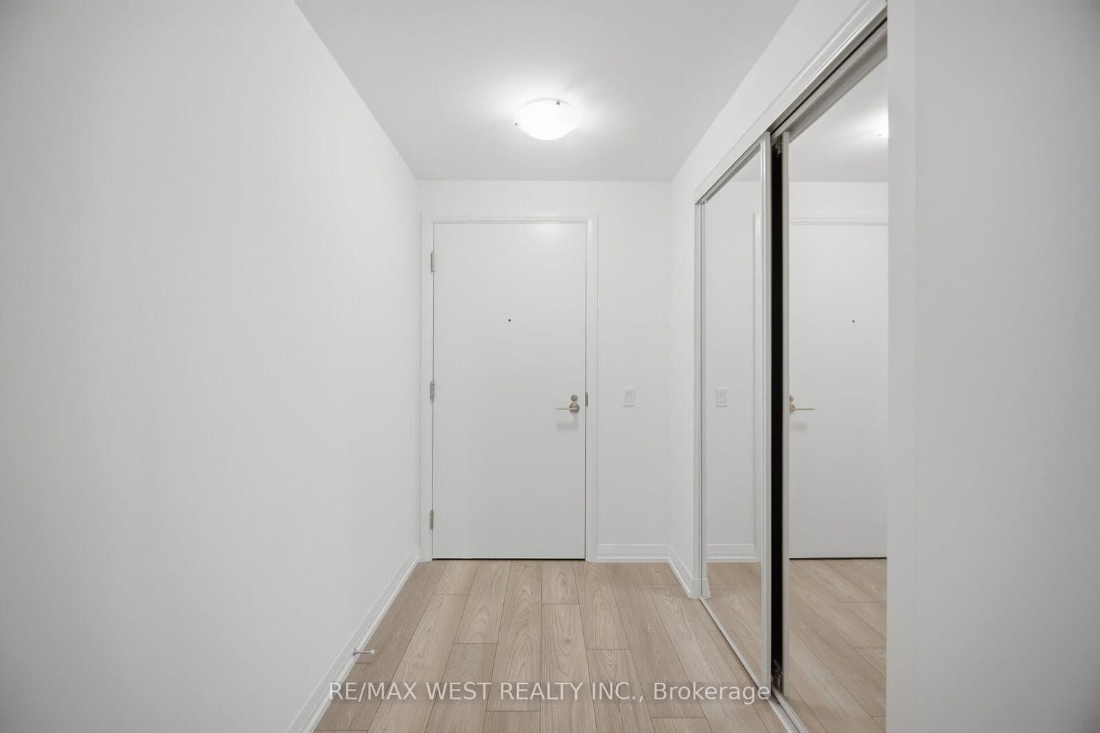 400 King Street W, Unit 2208 thumbnail 5