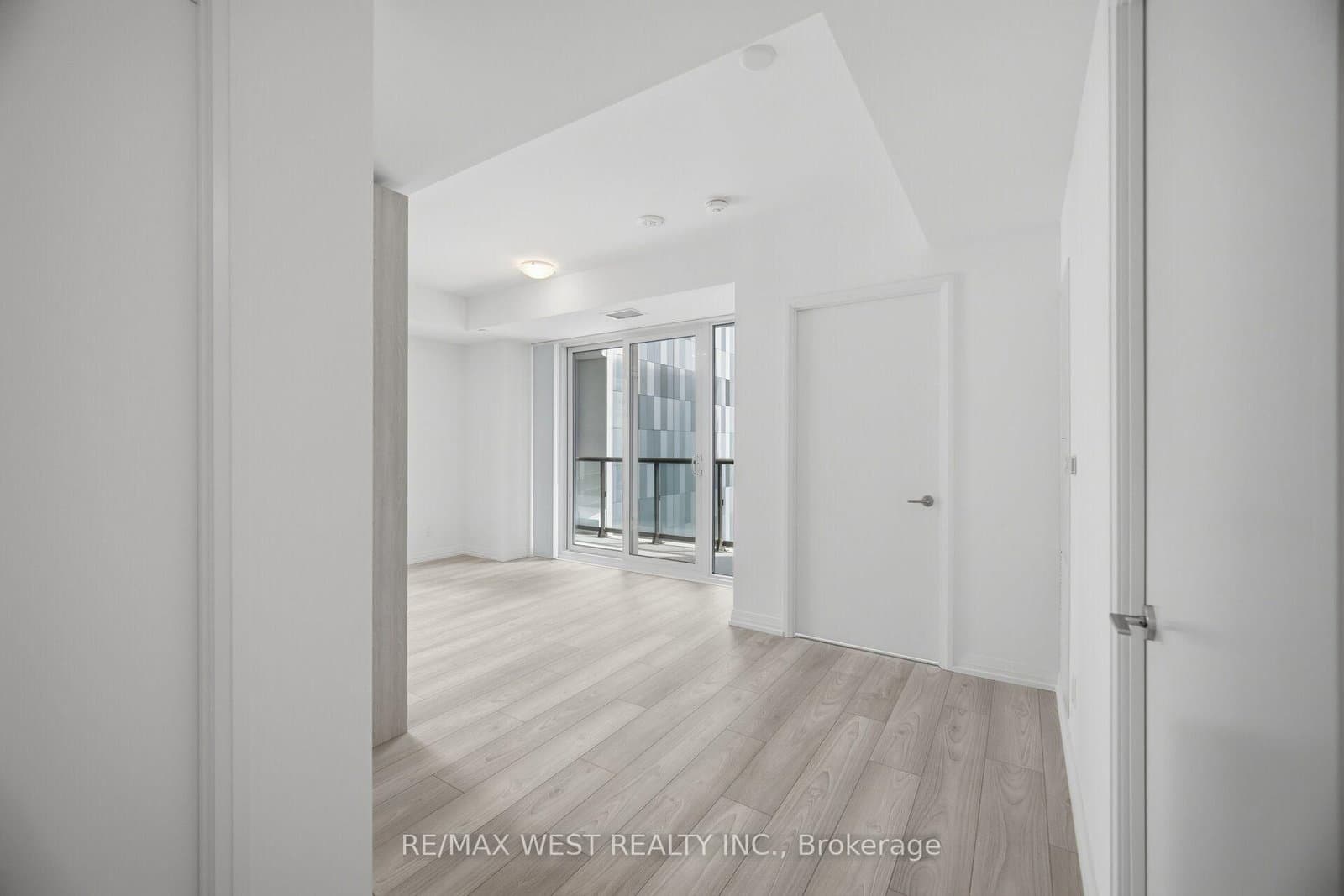 400 King Street W, Unit 2208 thumbnail 7