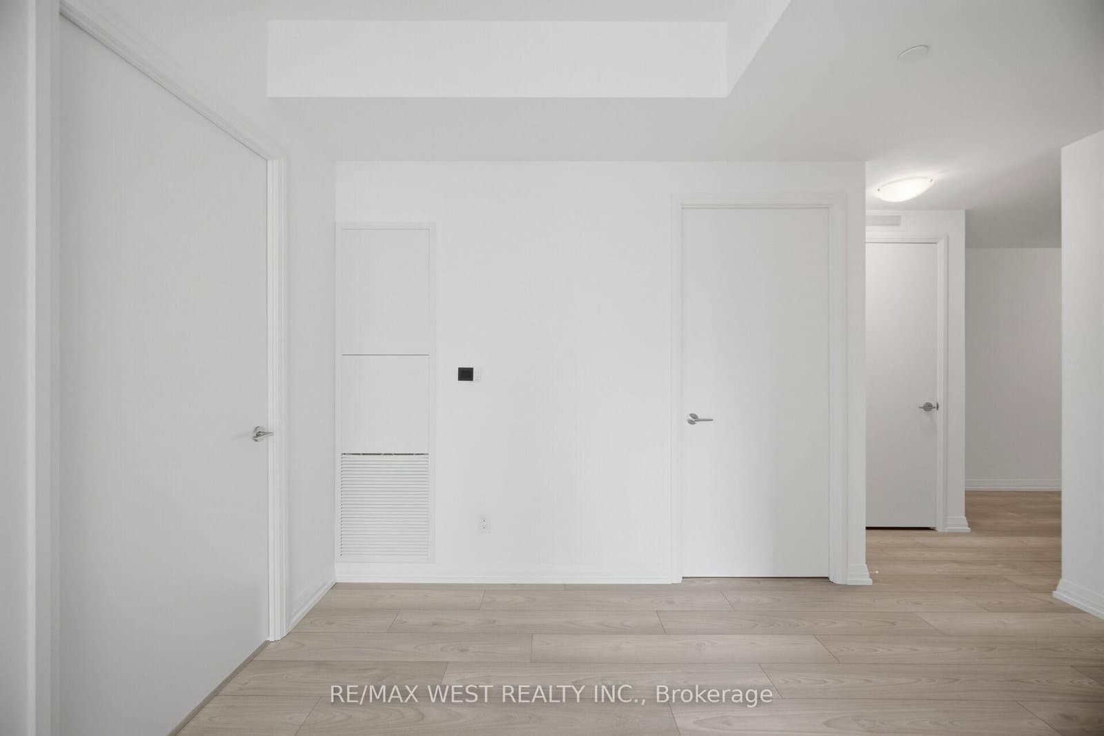 400 King Street W, Unit 2208 thumbnail 9