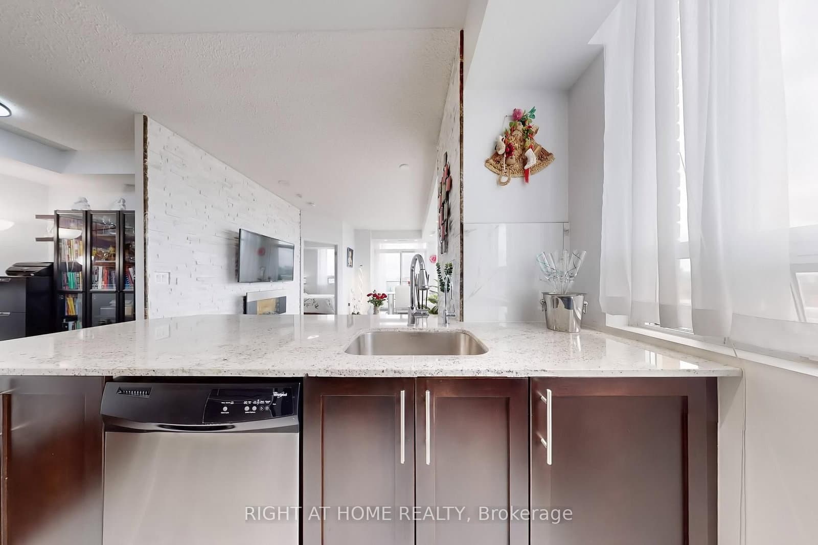 125 Western Battery Road, Unit 2415 thumbnail 16