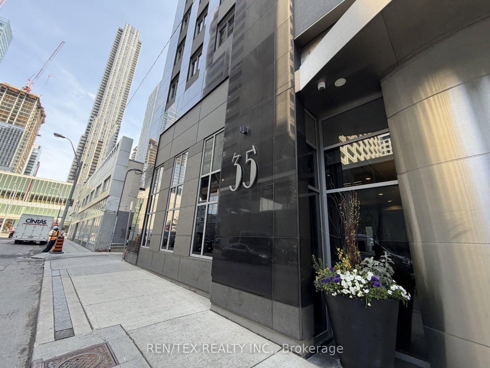 35 Balmuto Street, Unit PH01 - Image 1